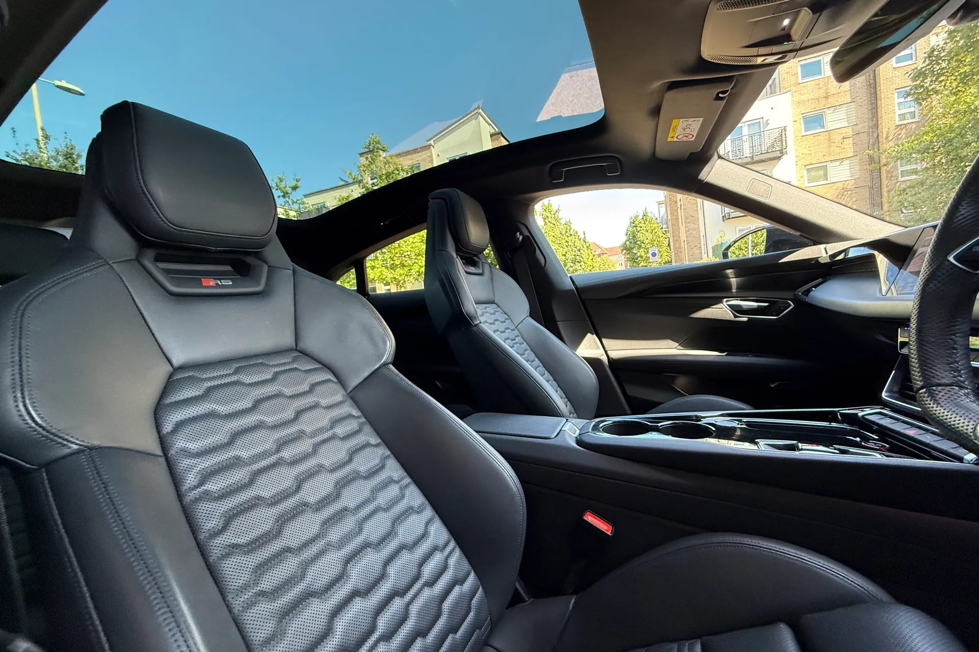 Audi RS e-tron GT thumbnail image number 32