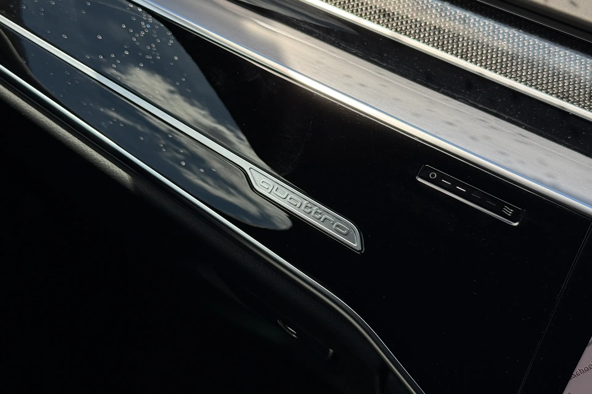 Audi A8 thumbnail image number 22