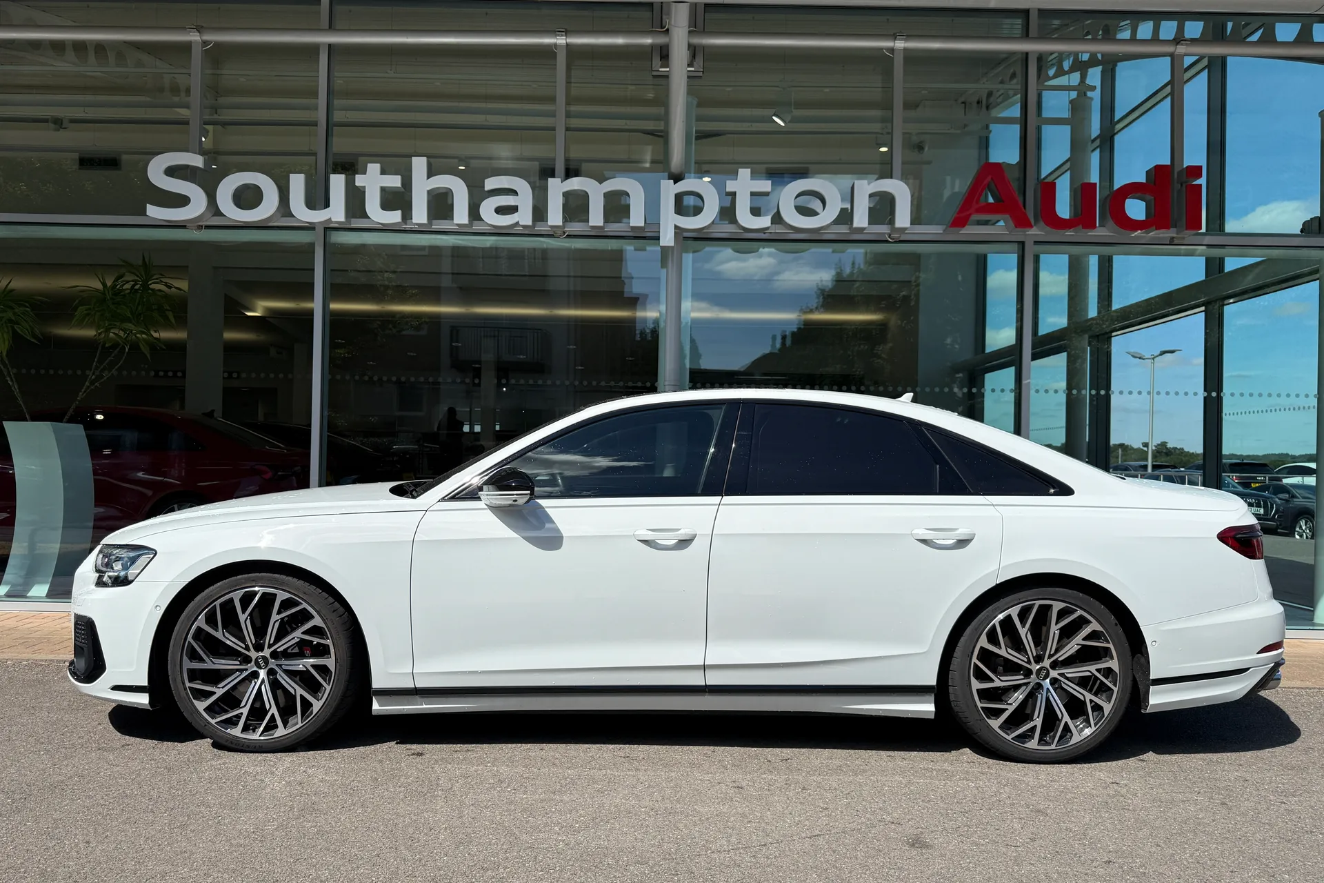 Audi A8 thumbnail image number 46