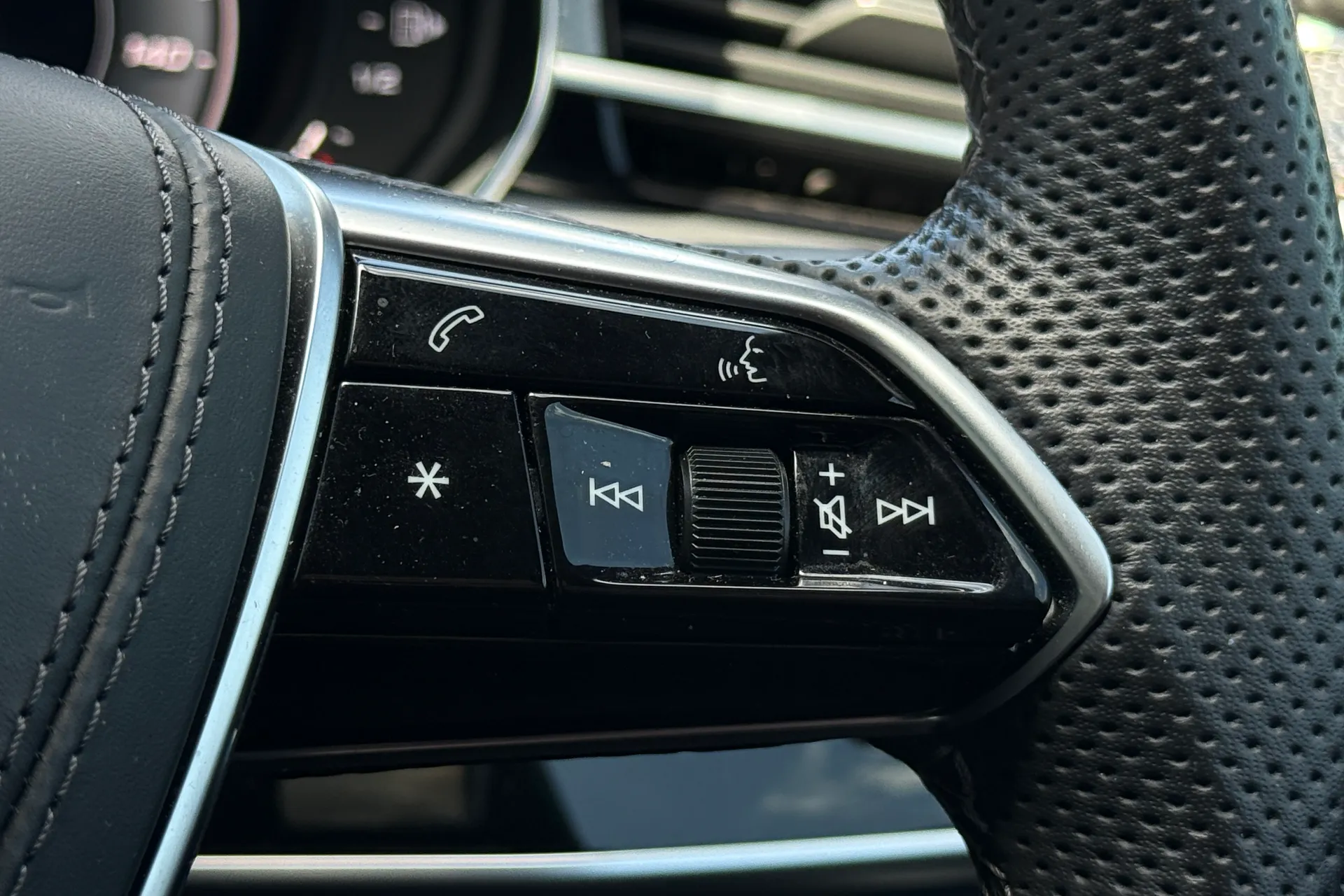 Audi A8 thumbnail image number 13