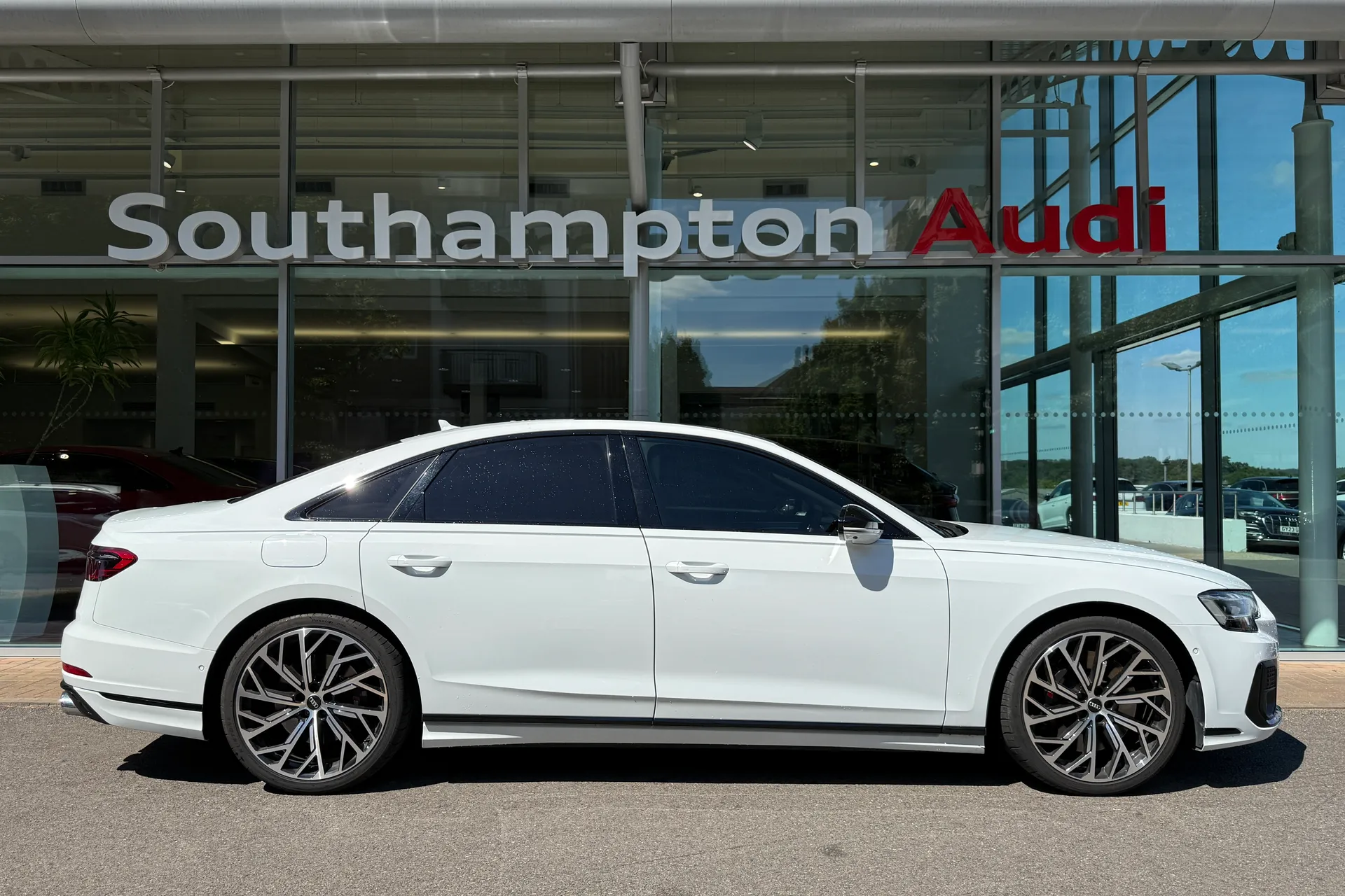 Audi A8 thumbnail image number 4
