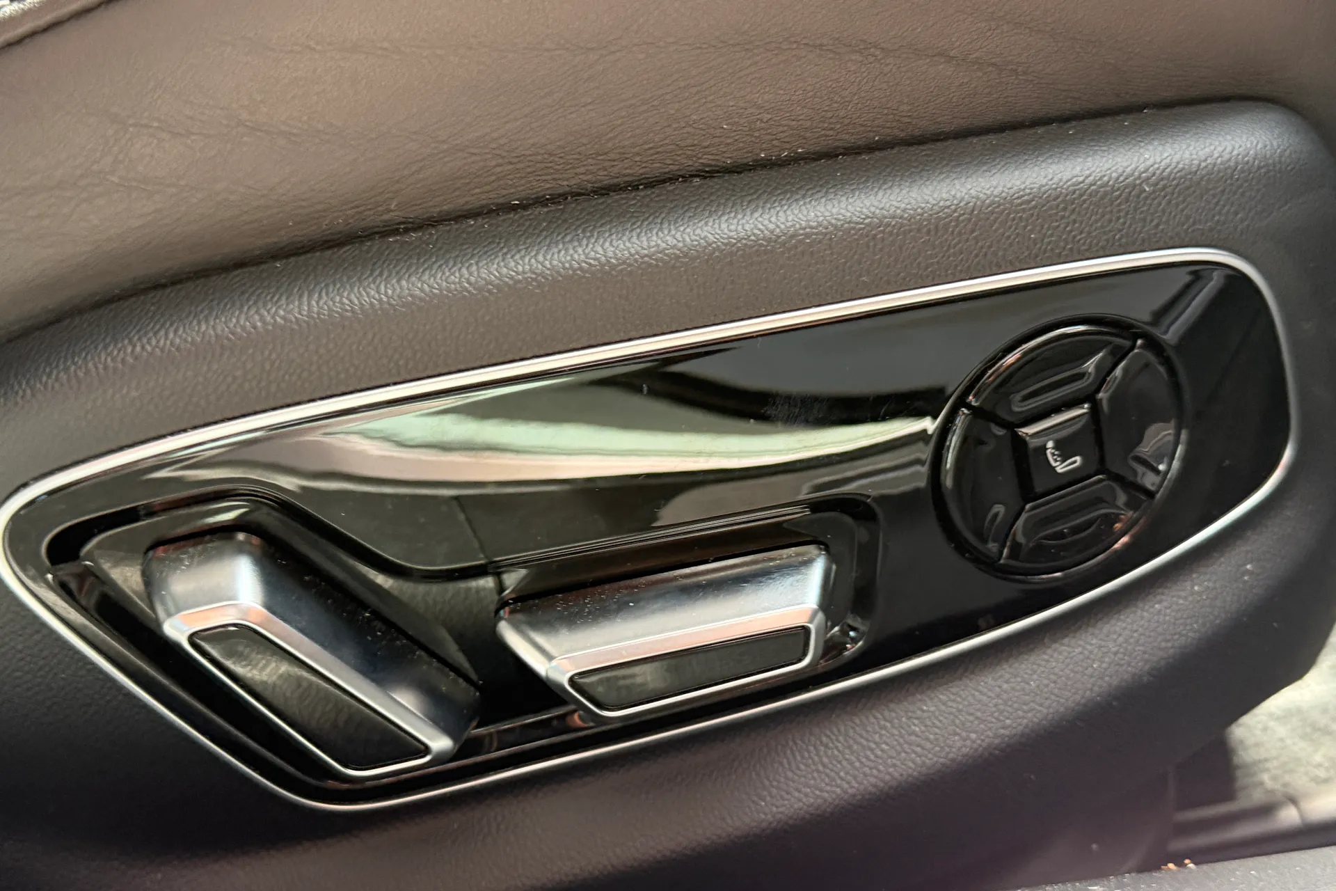 Audi A8 thumbnail image number 33