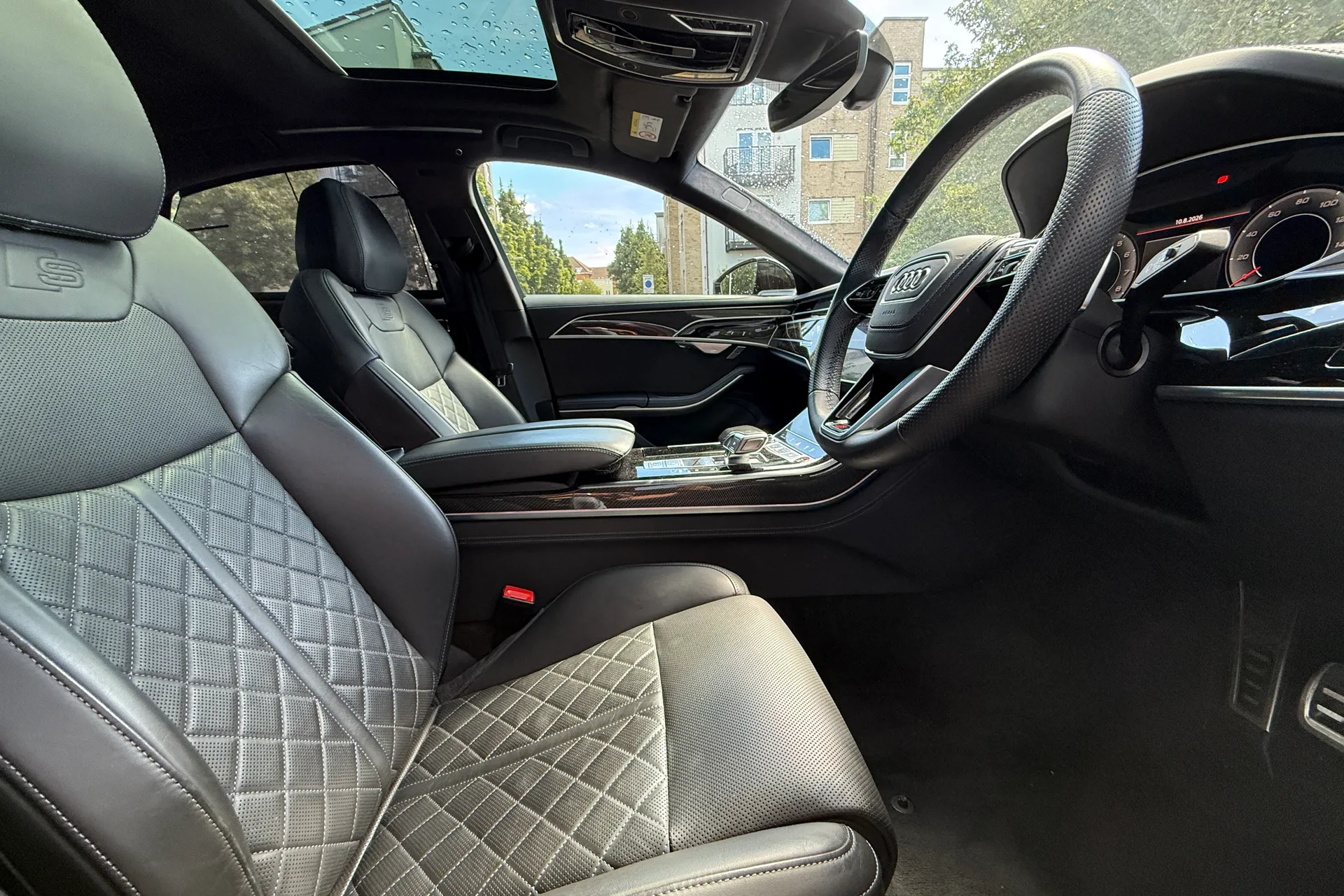 Audi A8 thumbnail image number 30