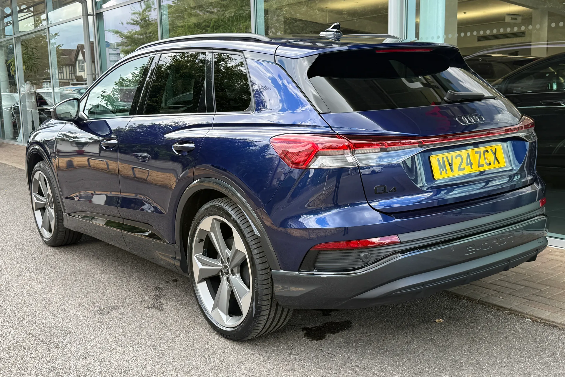 Audi Q4 thumbnail image number 3