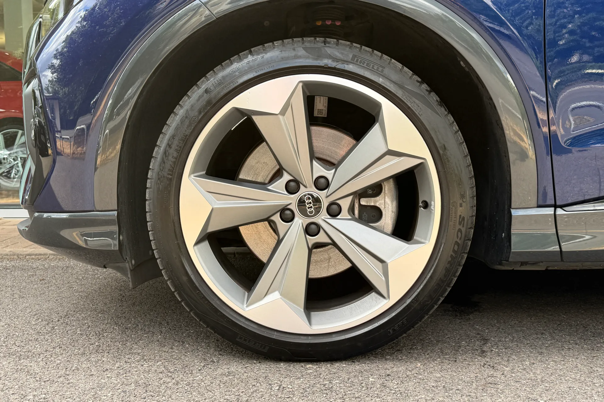 Audi Q4 thumbnail image number 5