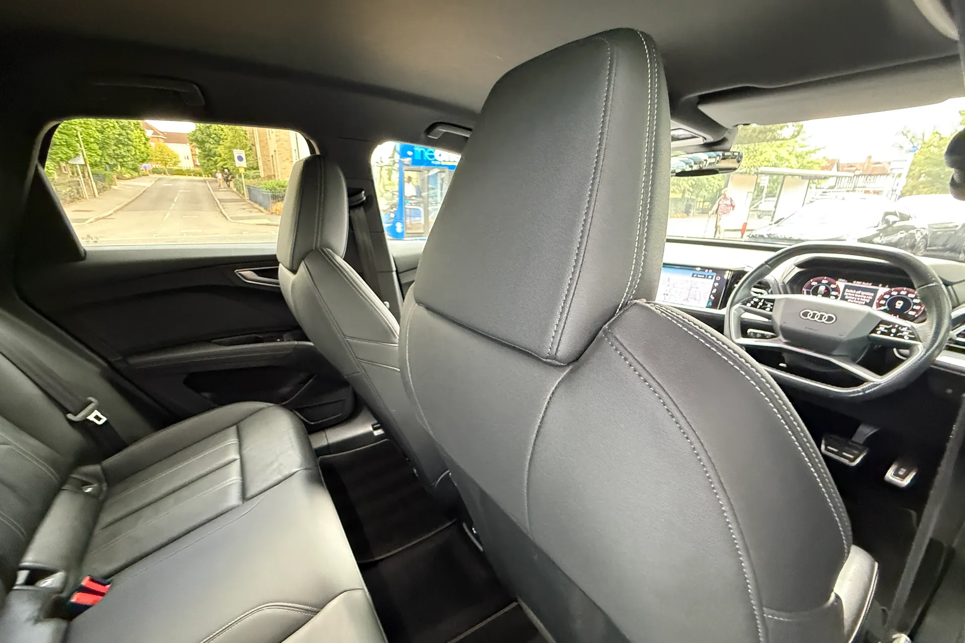 Audi Q4 thumbnail image number 36