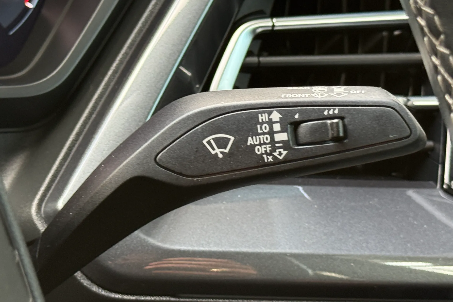 Audi Q4 thumbnail image number 15