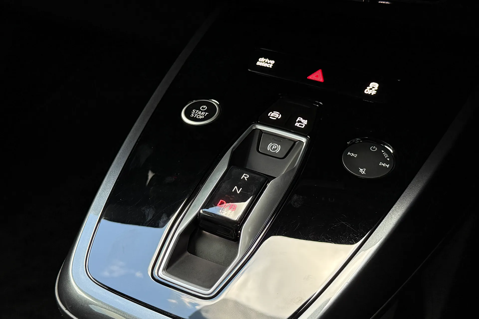 Audi Q4 thumbnail image number 24