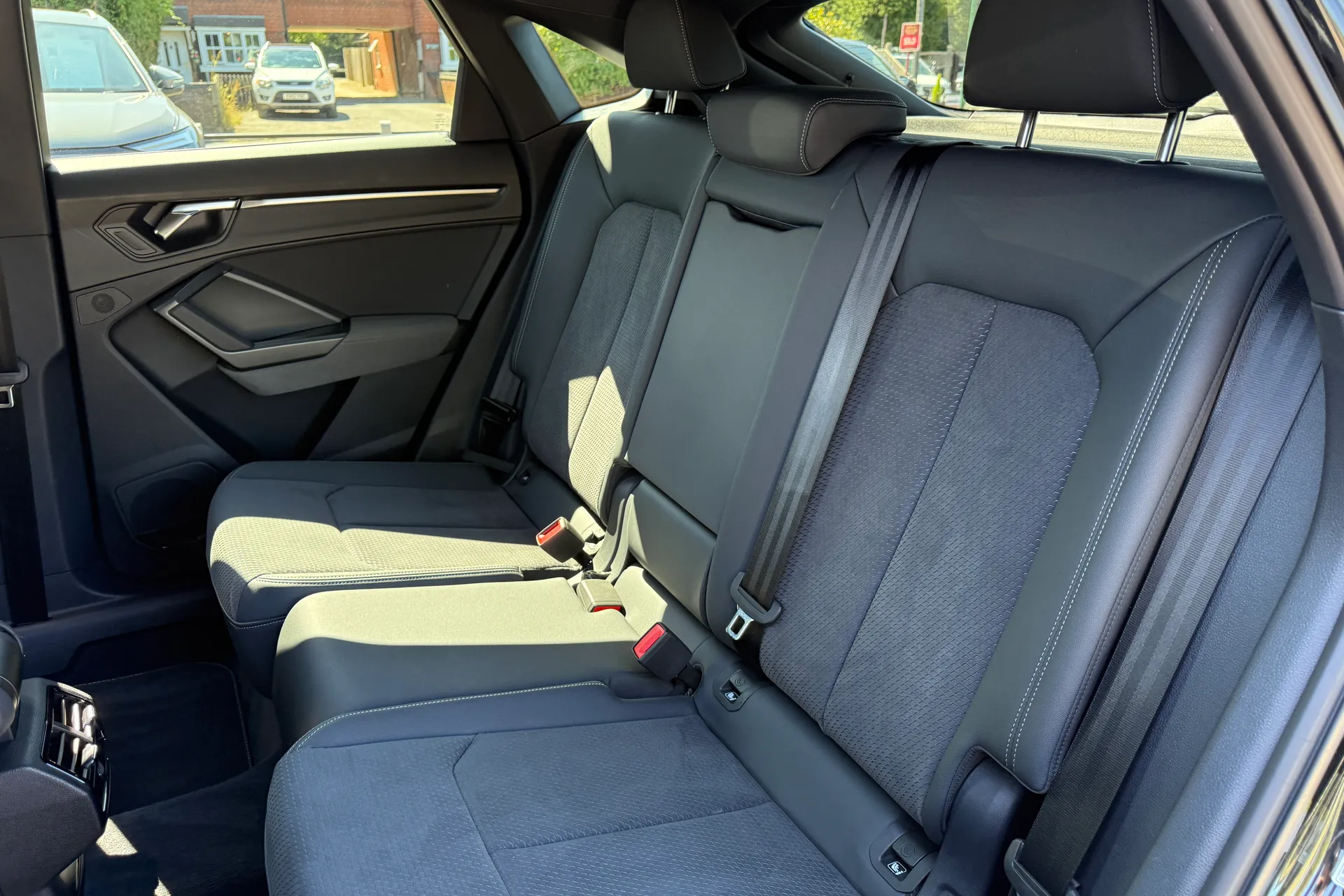 Audi Q3 thumbnail image number 38