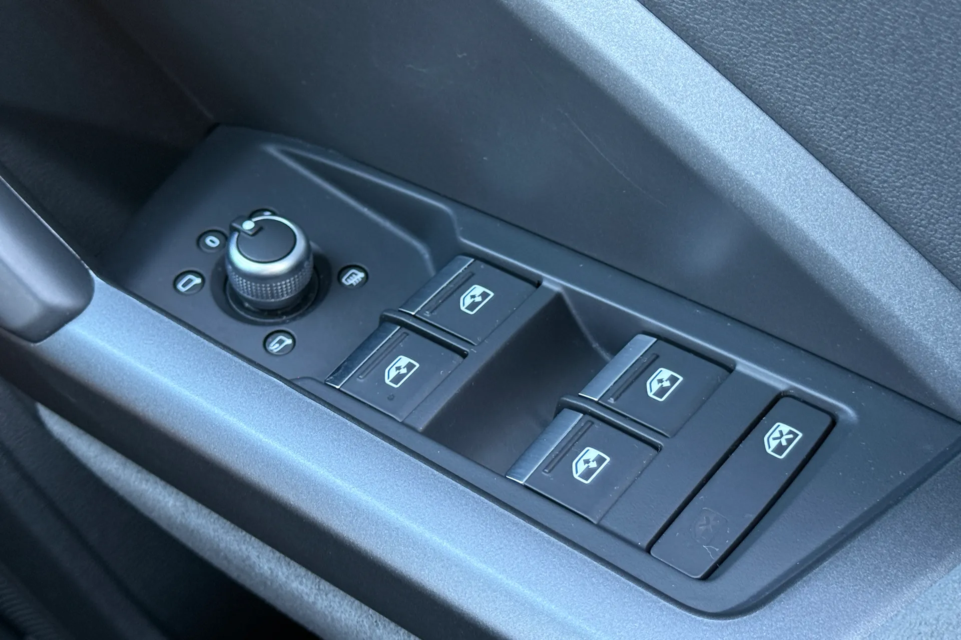 Audi Q3 thumbnail image number 16