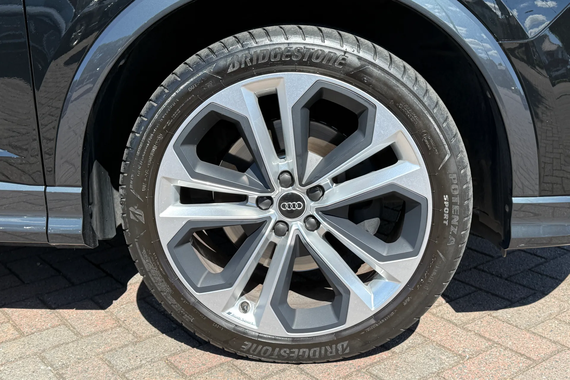 Audi Q3 thumbnail image number 43