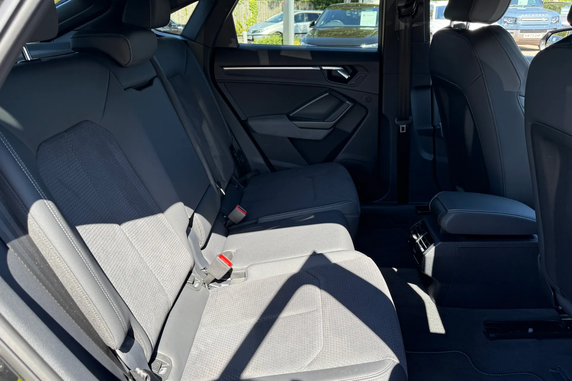 Audi Q3 thumbnail image number 40