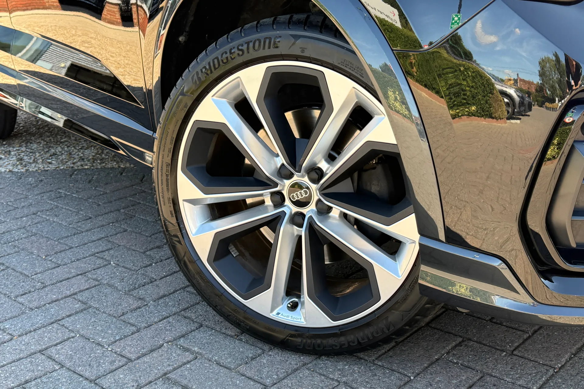 Audi Q3 thumbnail image number 7