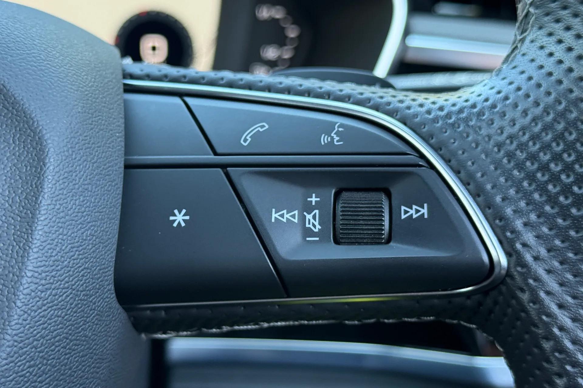 Audi Q3 thumbnail image number 19