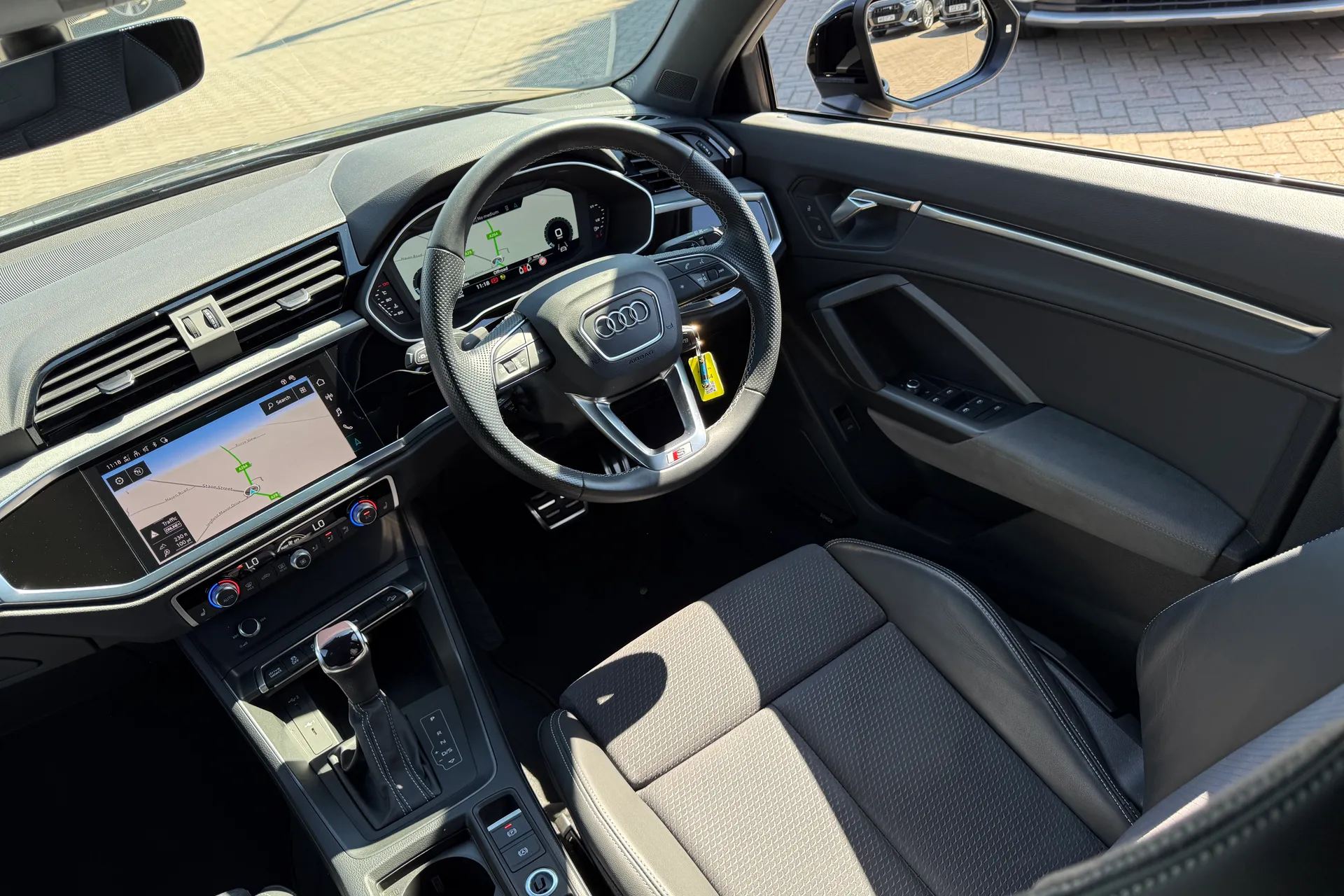 Audi Q3 thumbnail image number 37