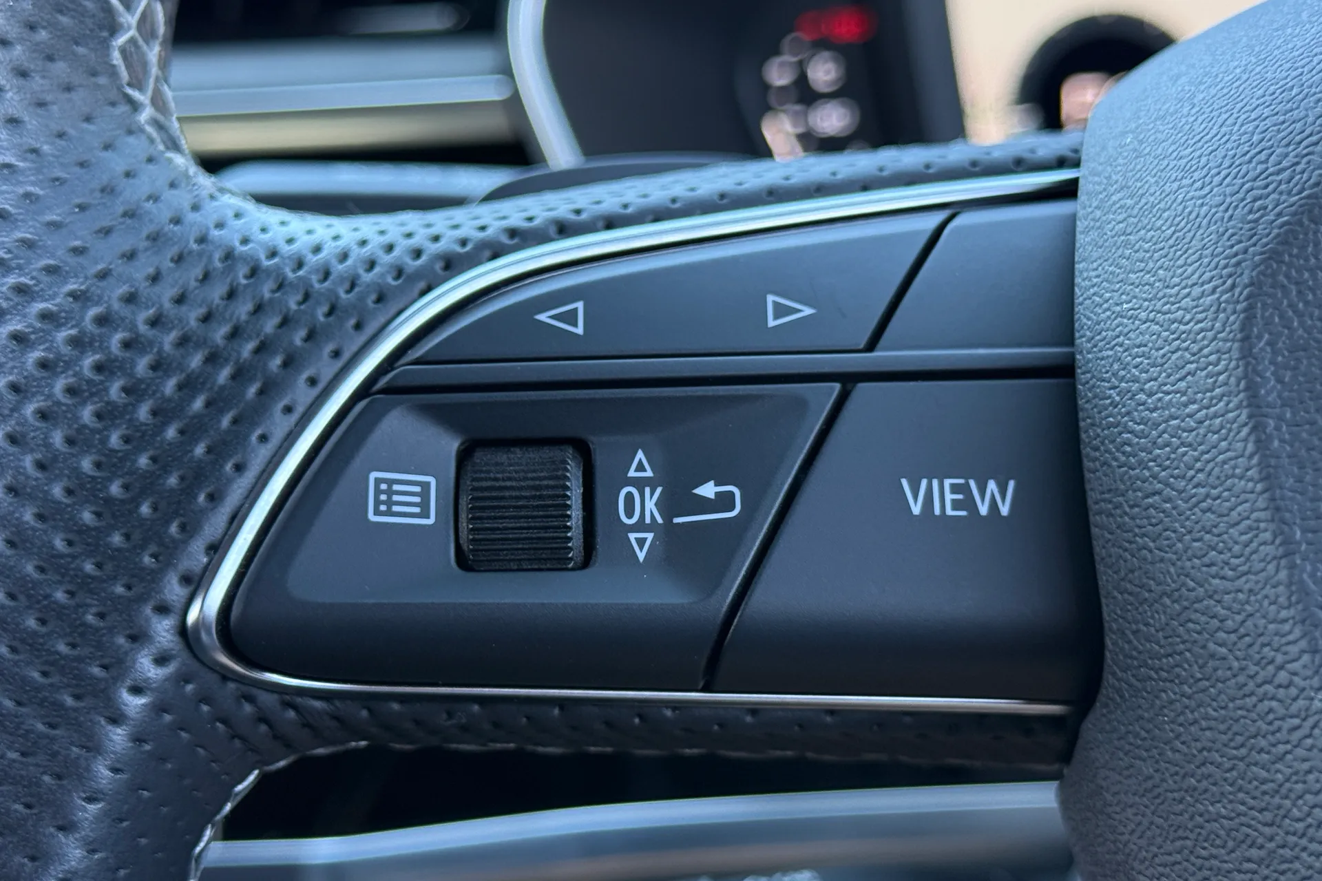 Audi Q3 thumbnail image number 18