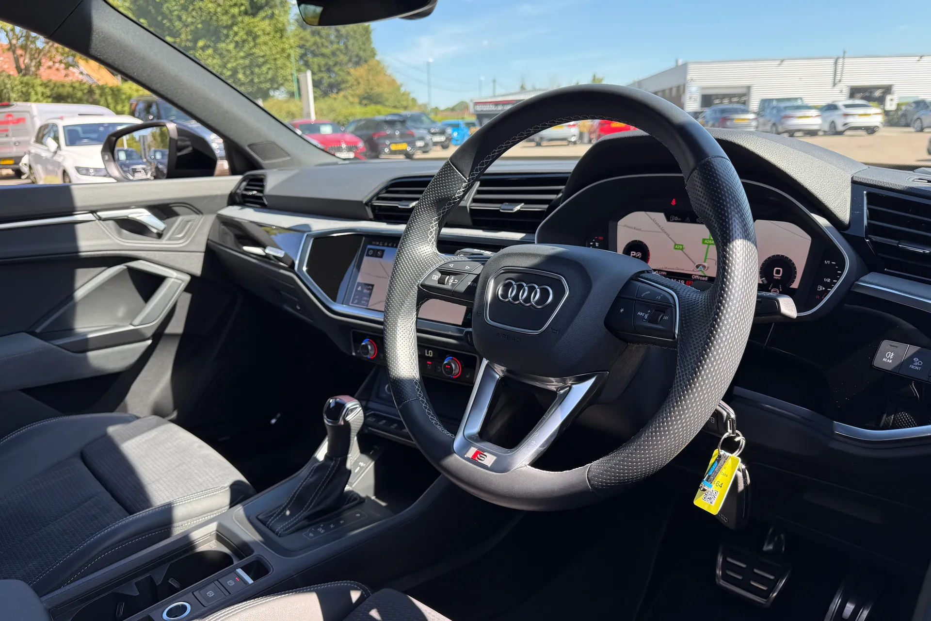 Audi Q3 thumbnail image number 25
