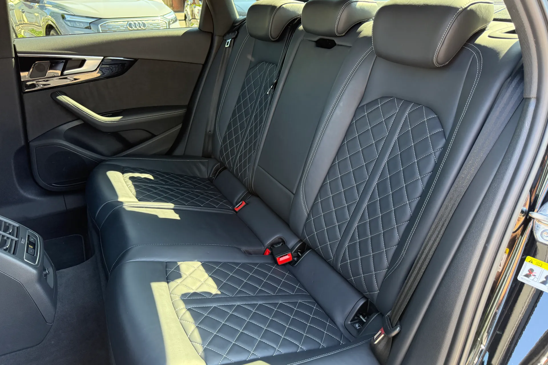 Audi A4 thumbnail image number 39