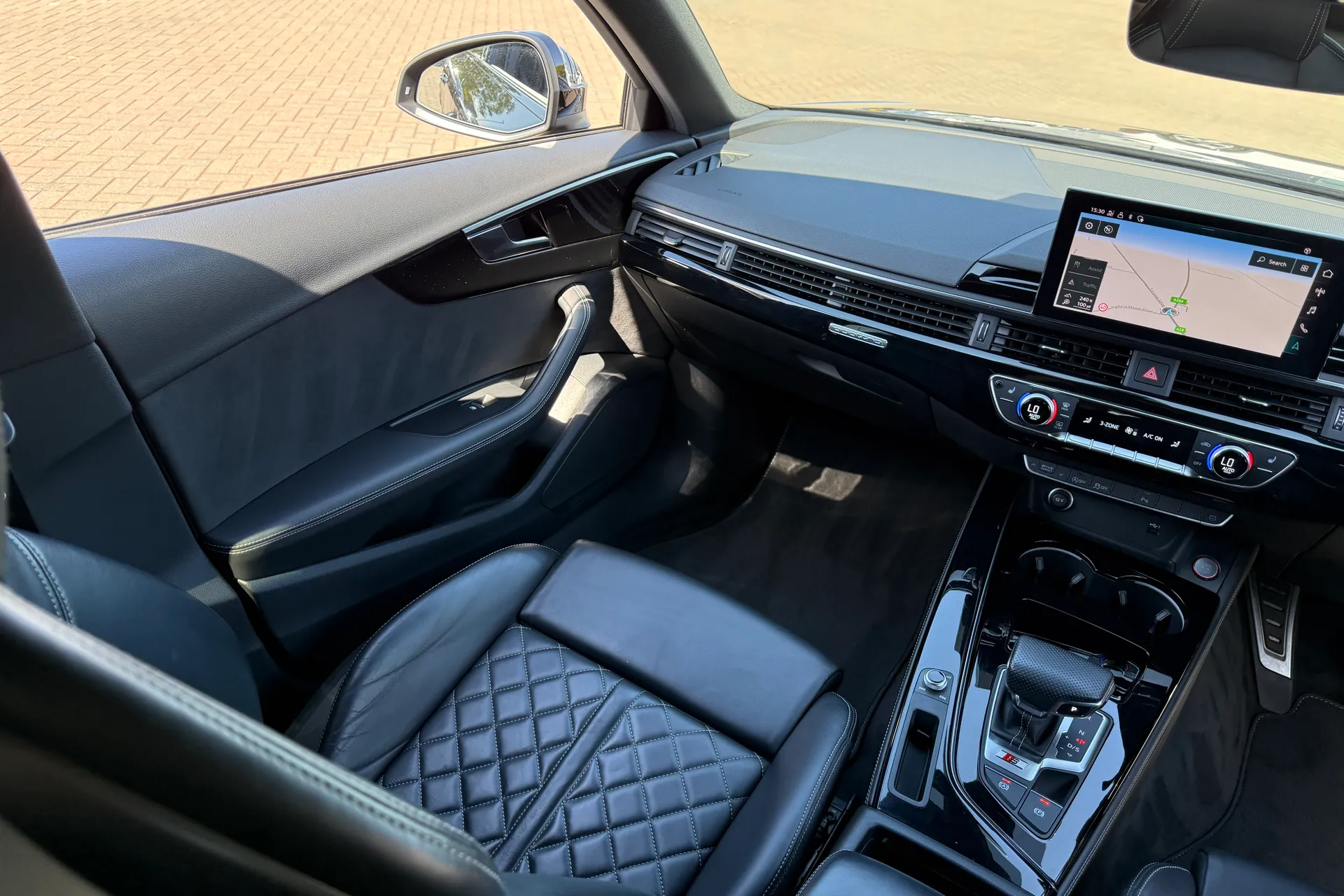 Audi A4 thumbnail image number 35