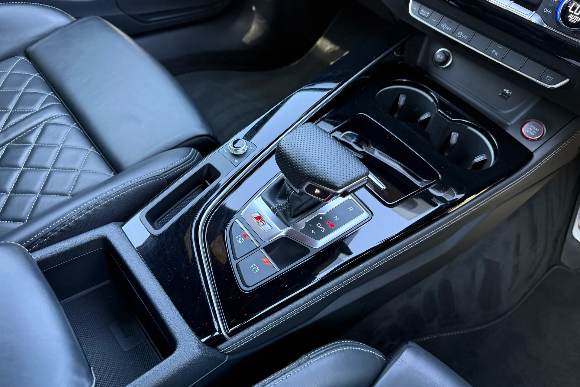 Audi A4 thumbnail image number 36