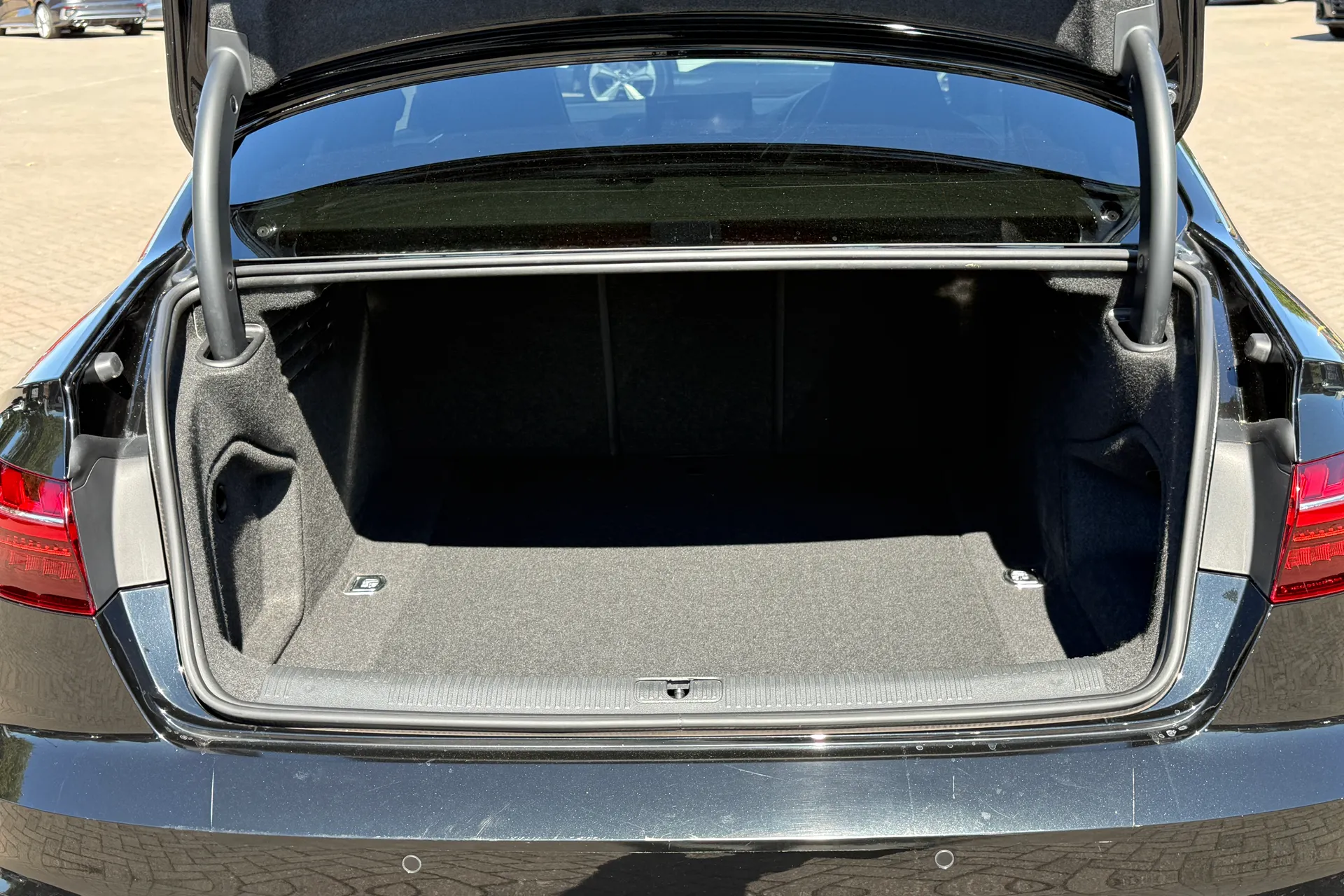 Audi A4 thumbnail image number 32