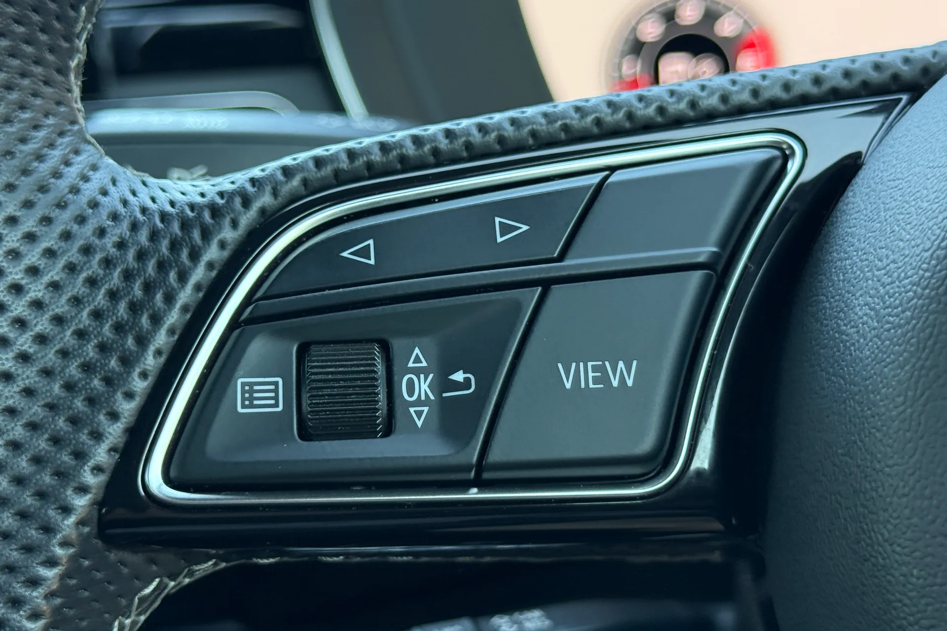 Audi A4 thumbnail image number 18