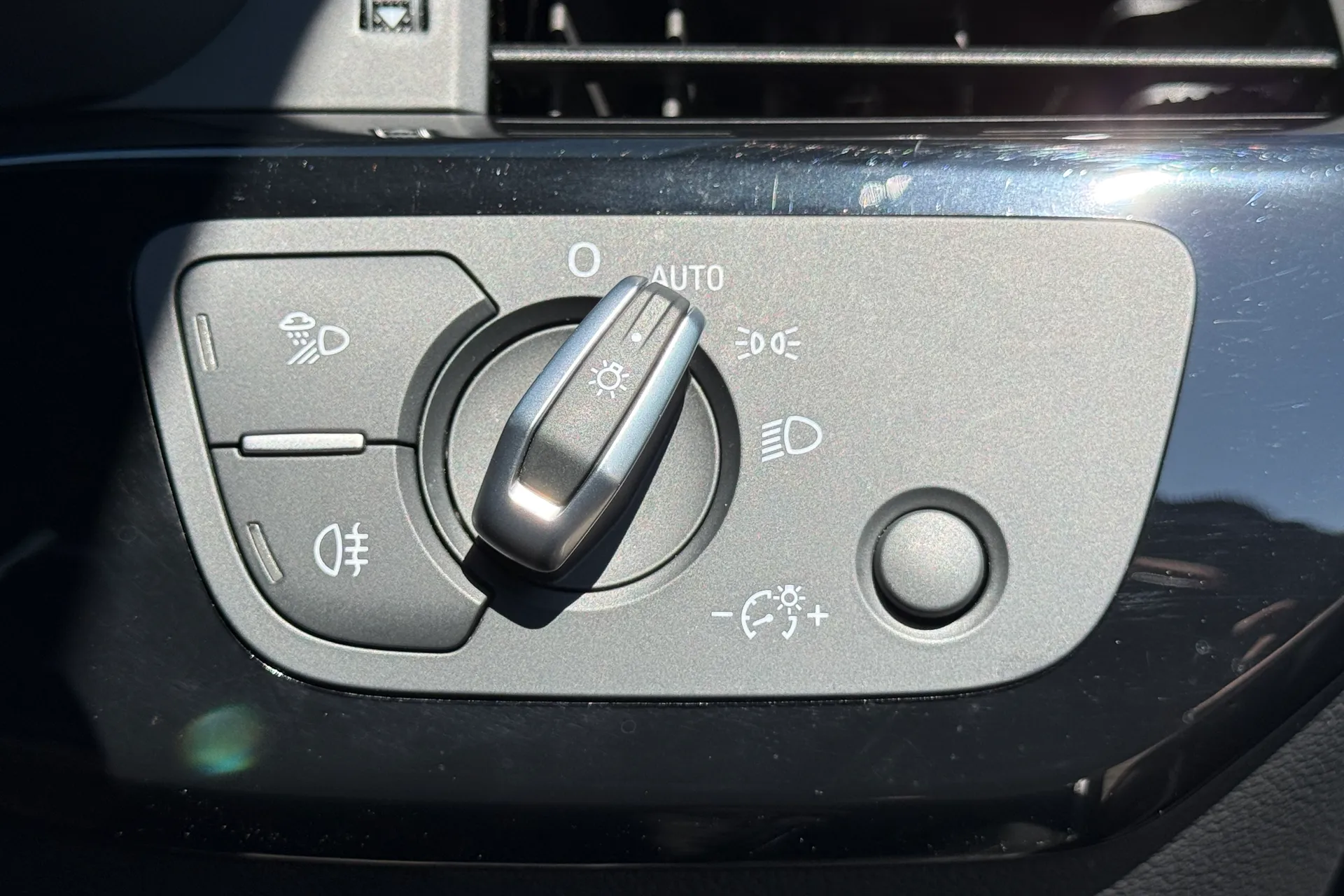 Audi A4 thumbnail image number 20