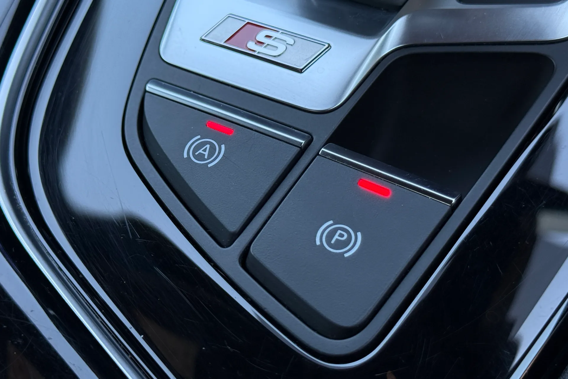 Audi A4 thumbnail image number 37