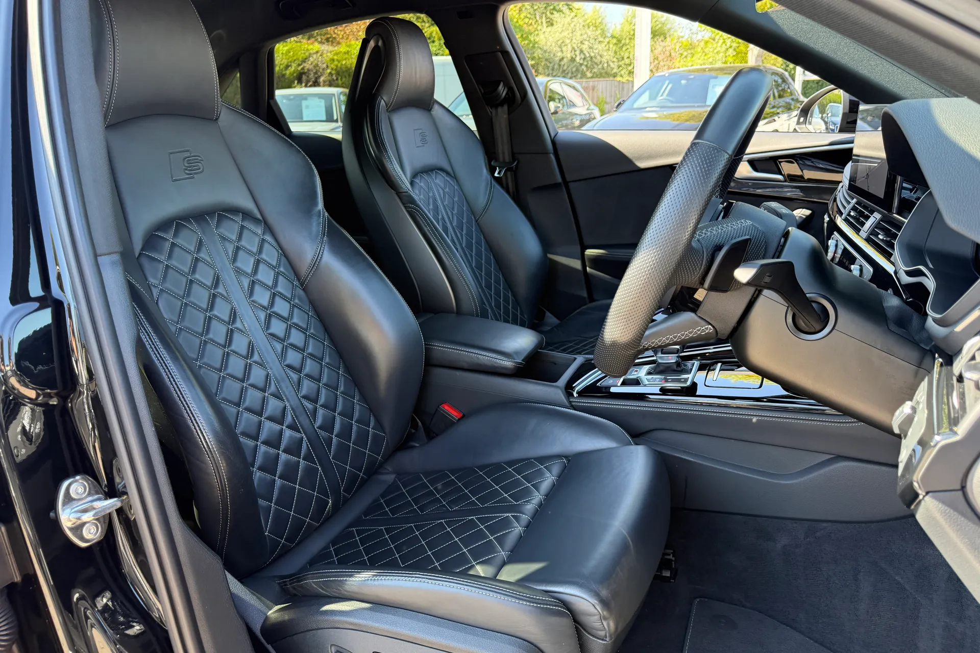 Audi A4 thumbnail image number 24