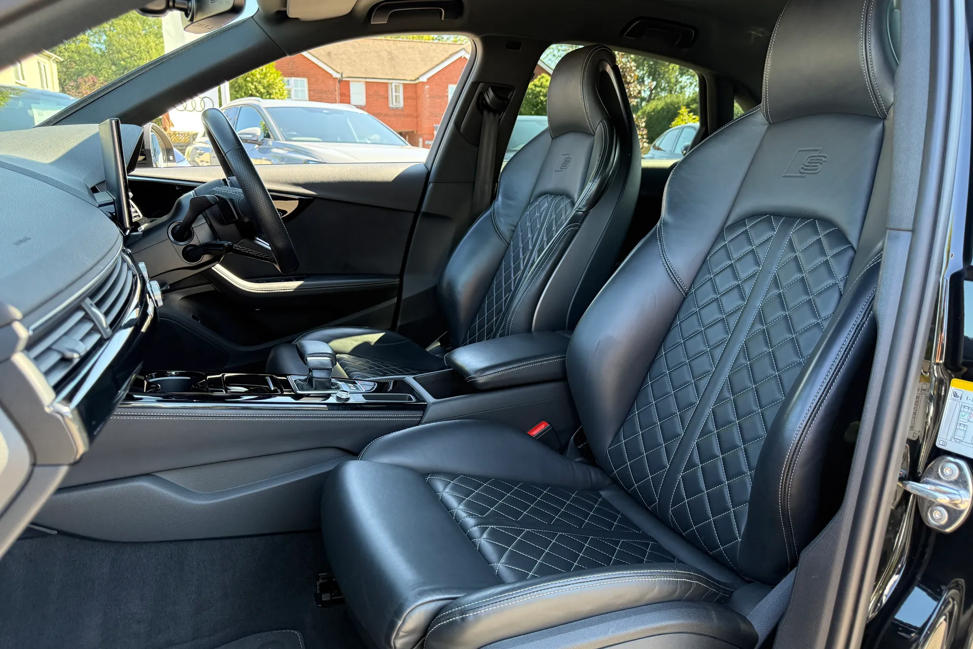 Audi A4 thumbnail image number 27