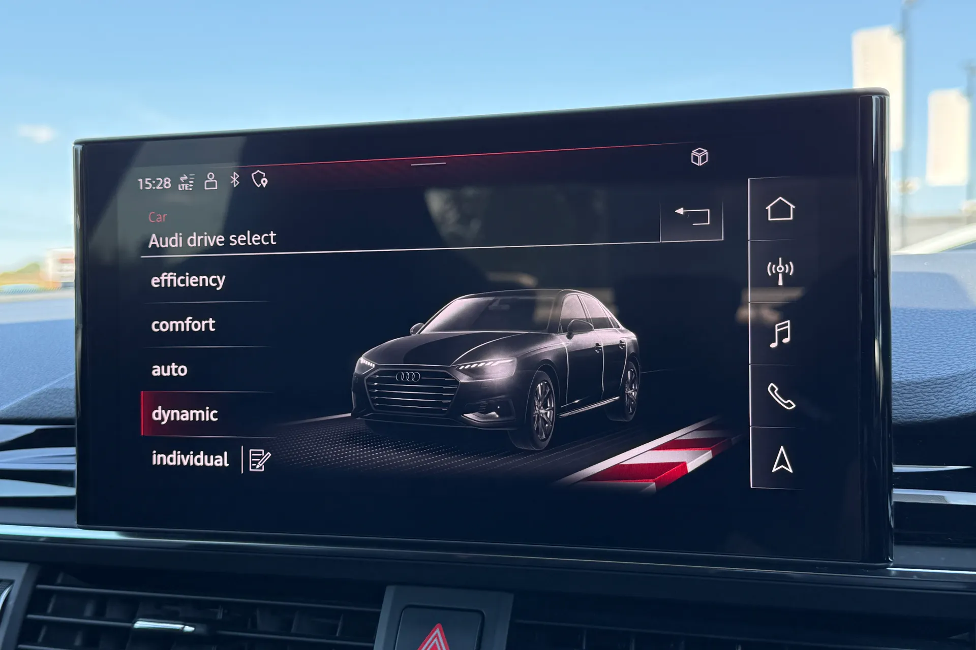 Audi A4 thumbnail image number 8