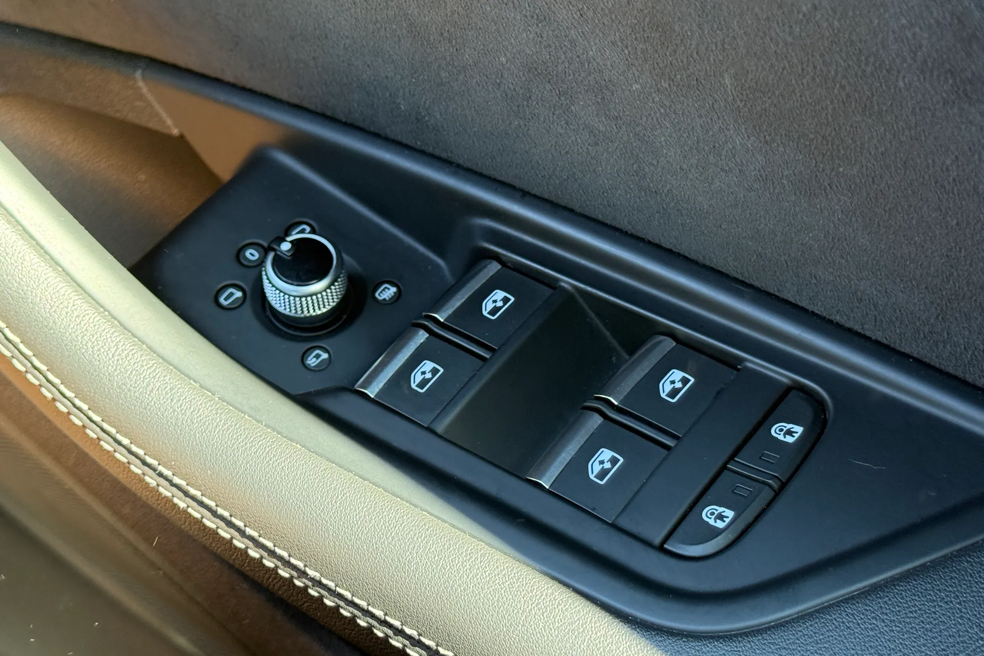 Audi A4 thumbnail image number 16
