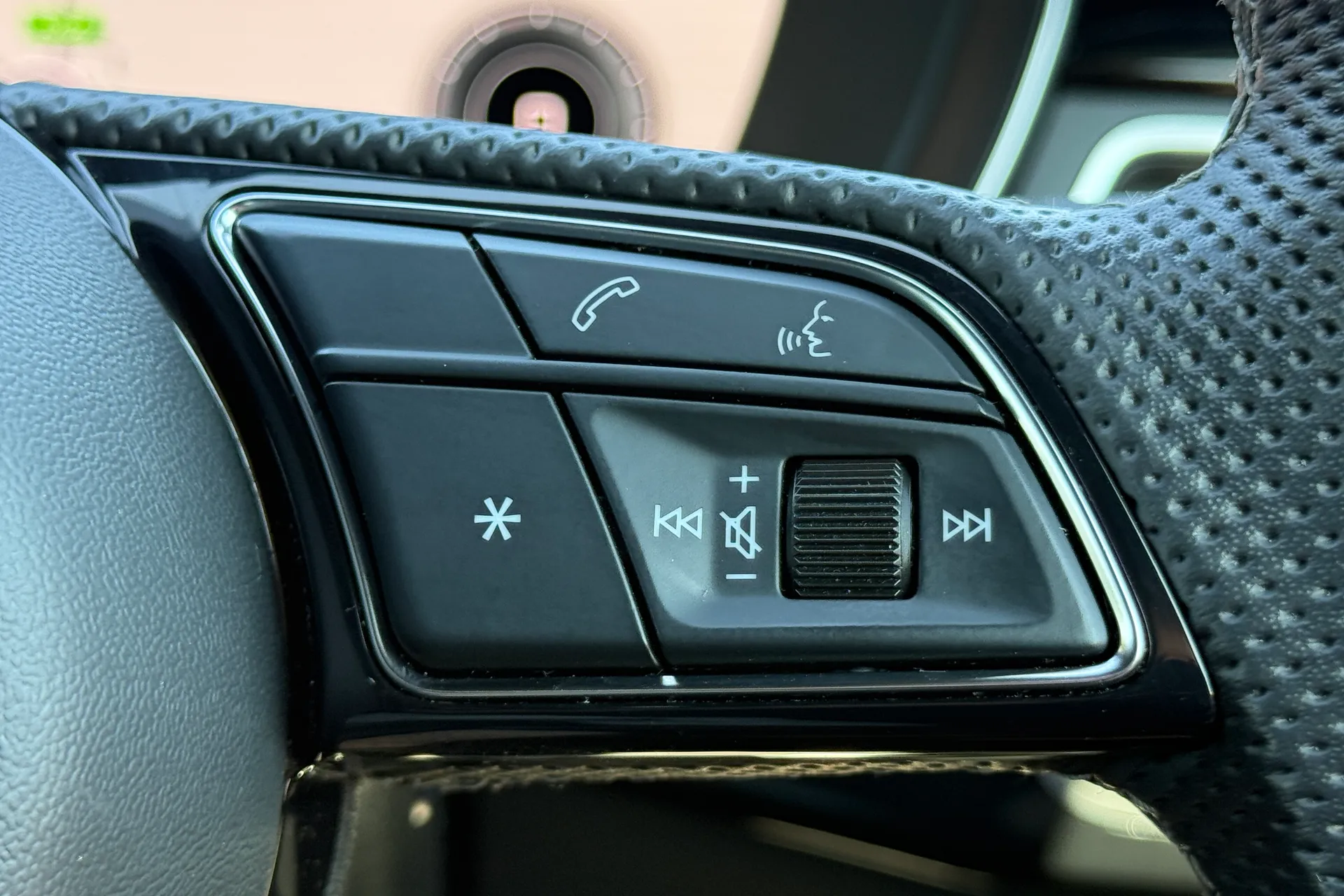 Audi A4 thumbnail image number 19