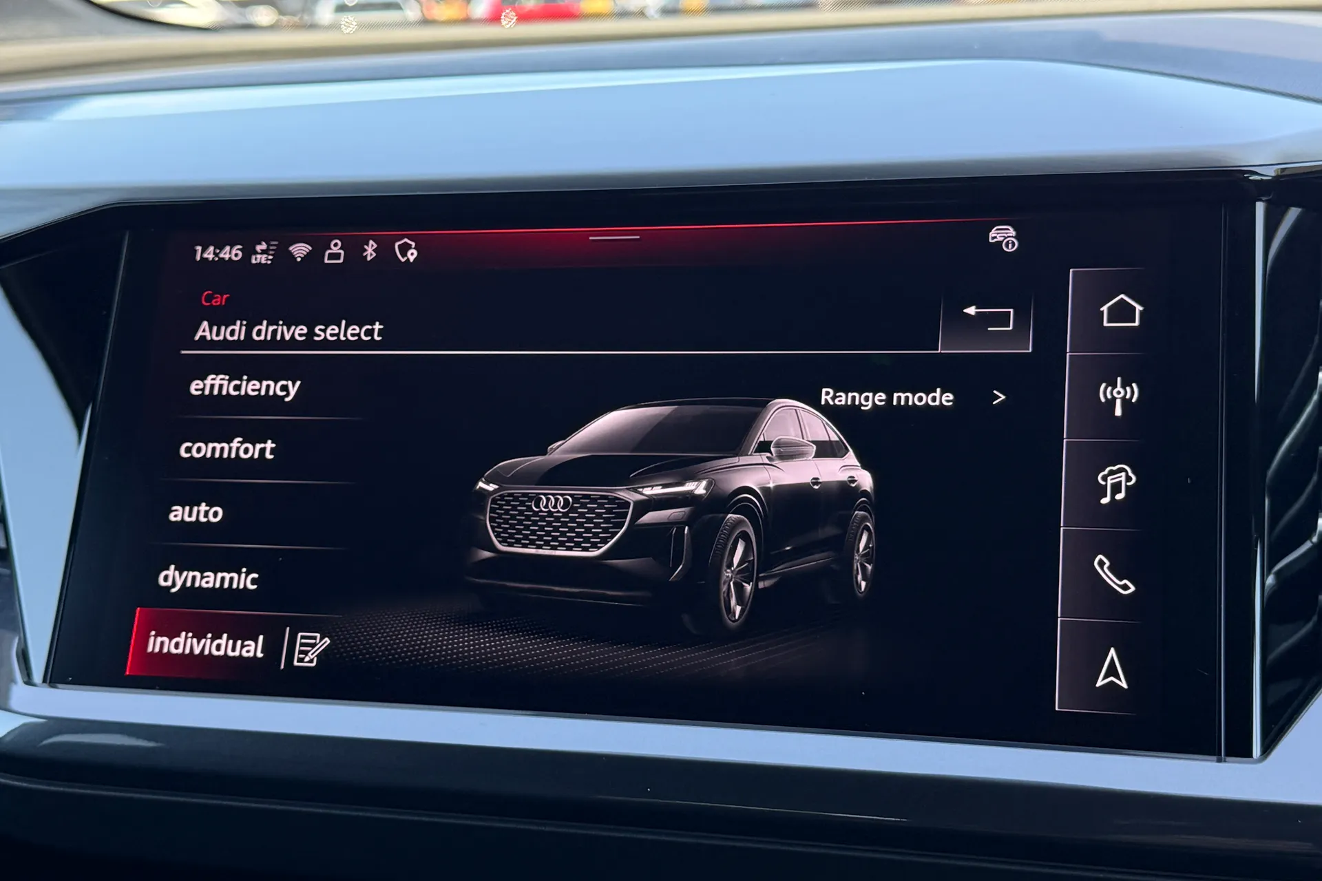 Audi Q4 thumbnail image number 14