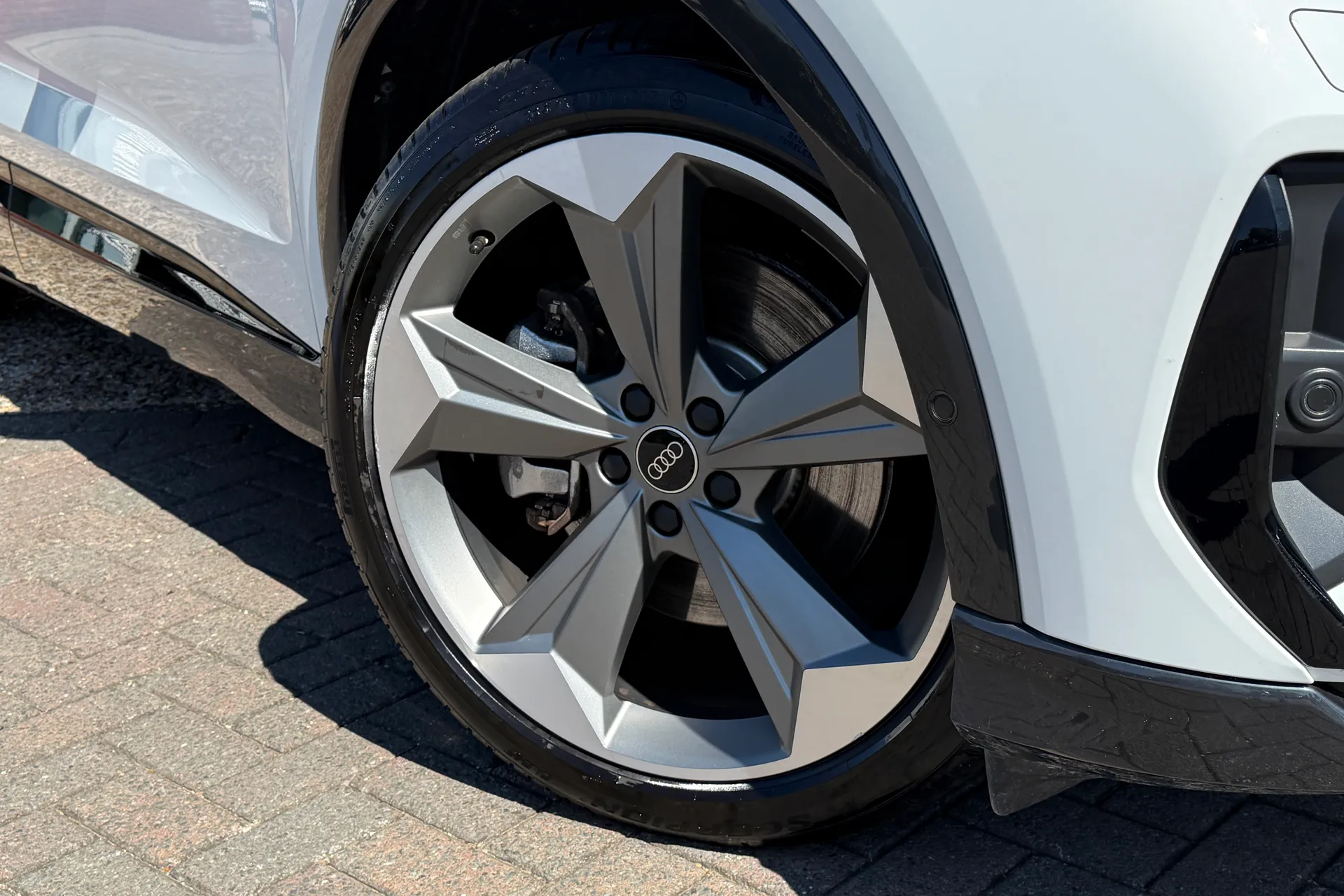 Audi Q4 thumbnail image number 7