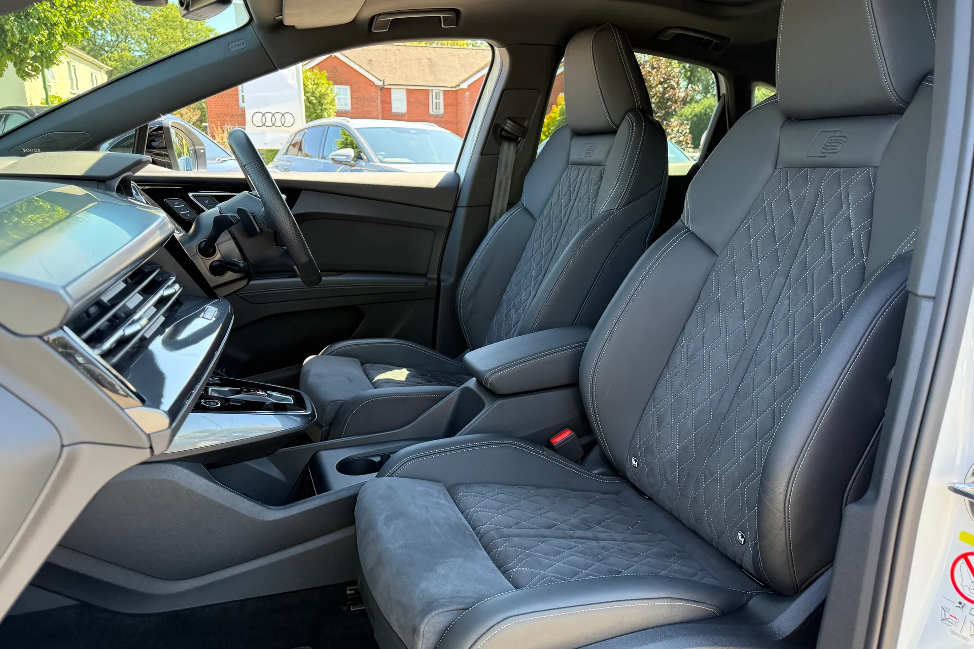 Audi Q4 thumbnail image number 38