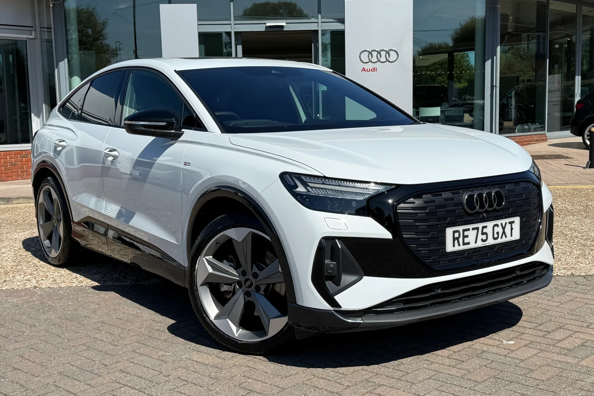 Audi Q4 thumbnail image number 32