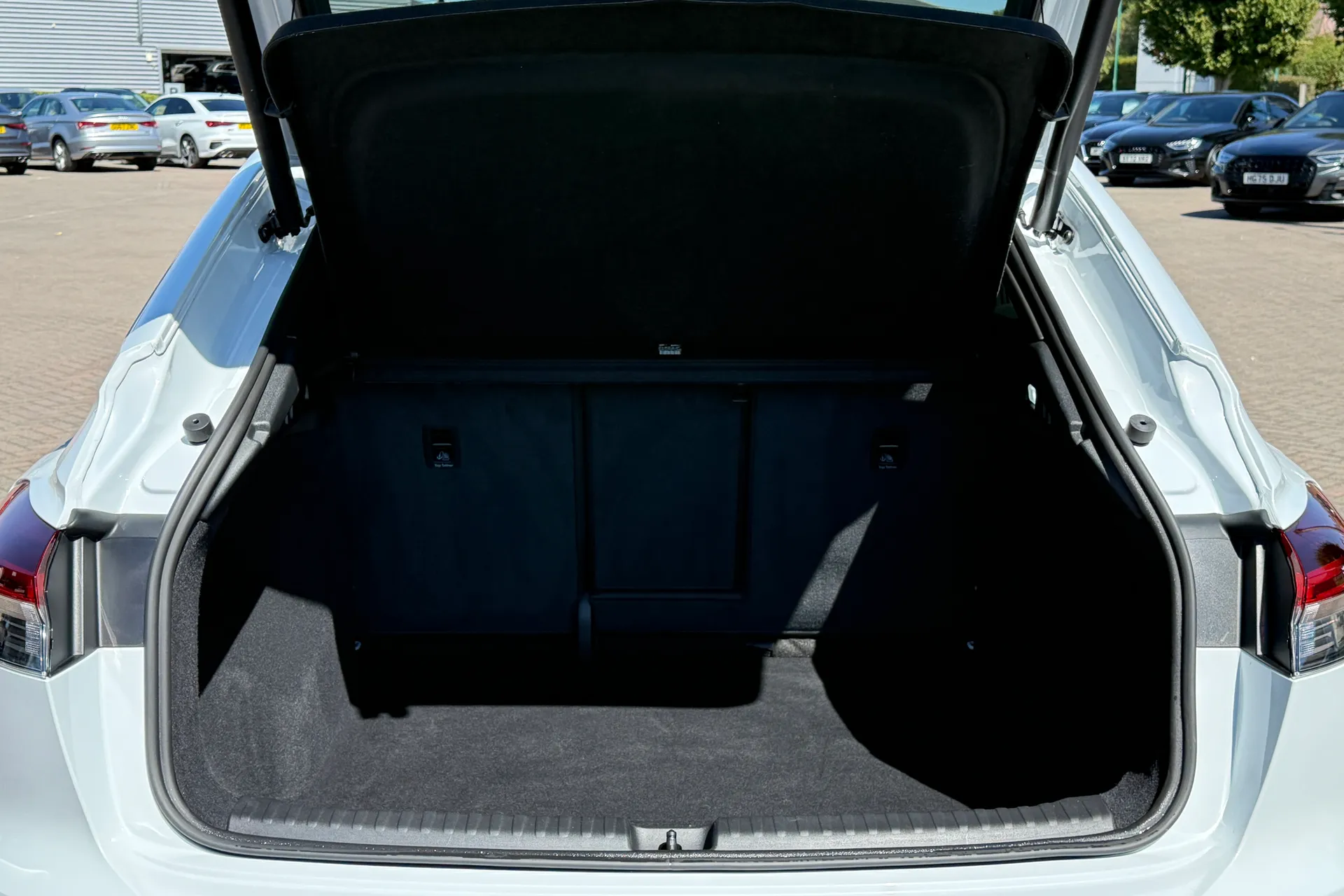 Audi Q4 thumbnail image number 46