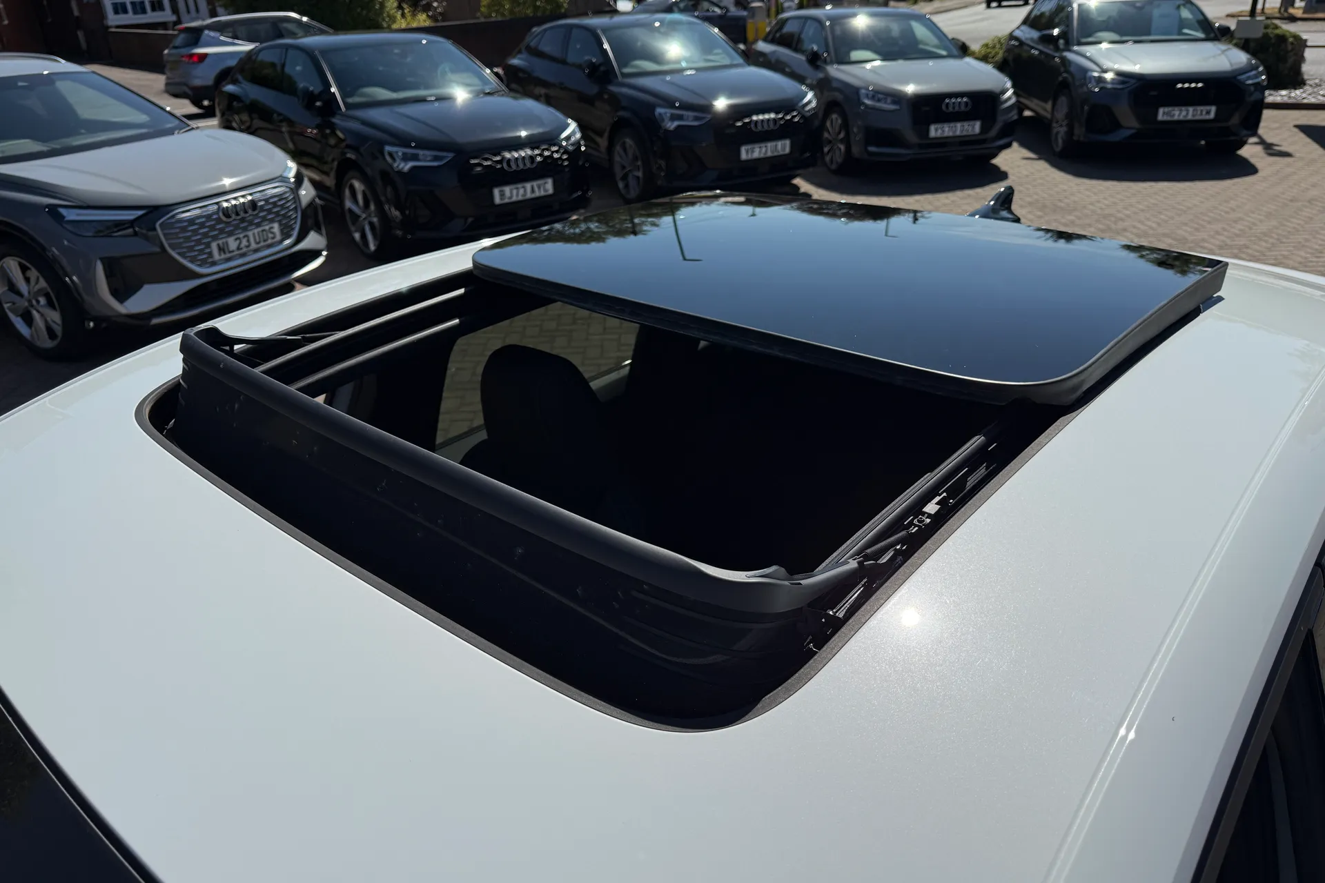 Audi Q4 thumbnail image number 8
