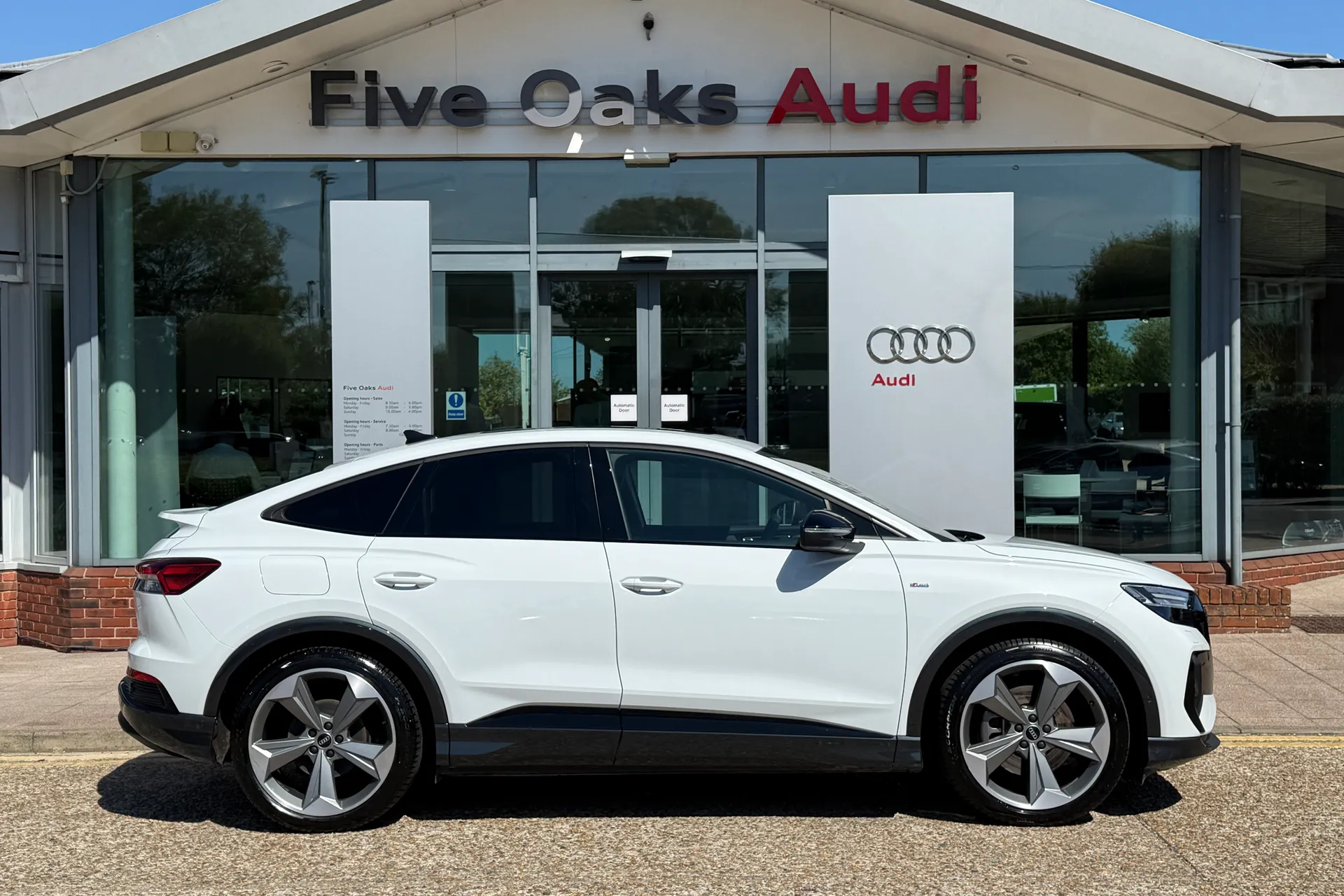 Audi Q4 thumbnail image number 2