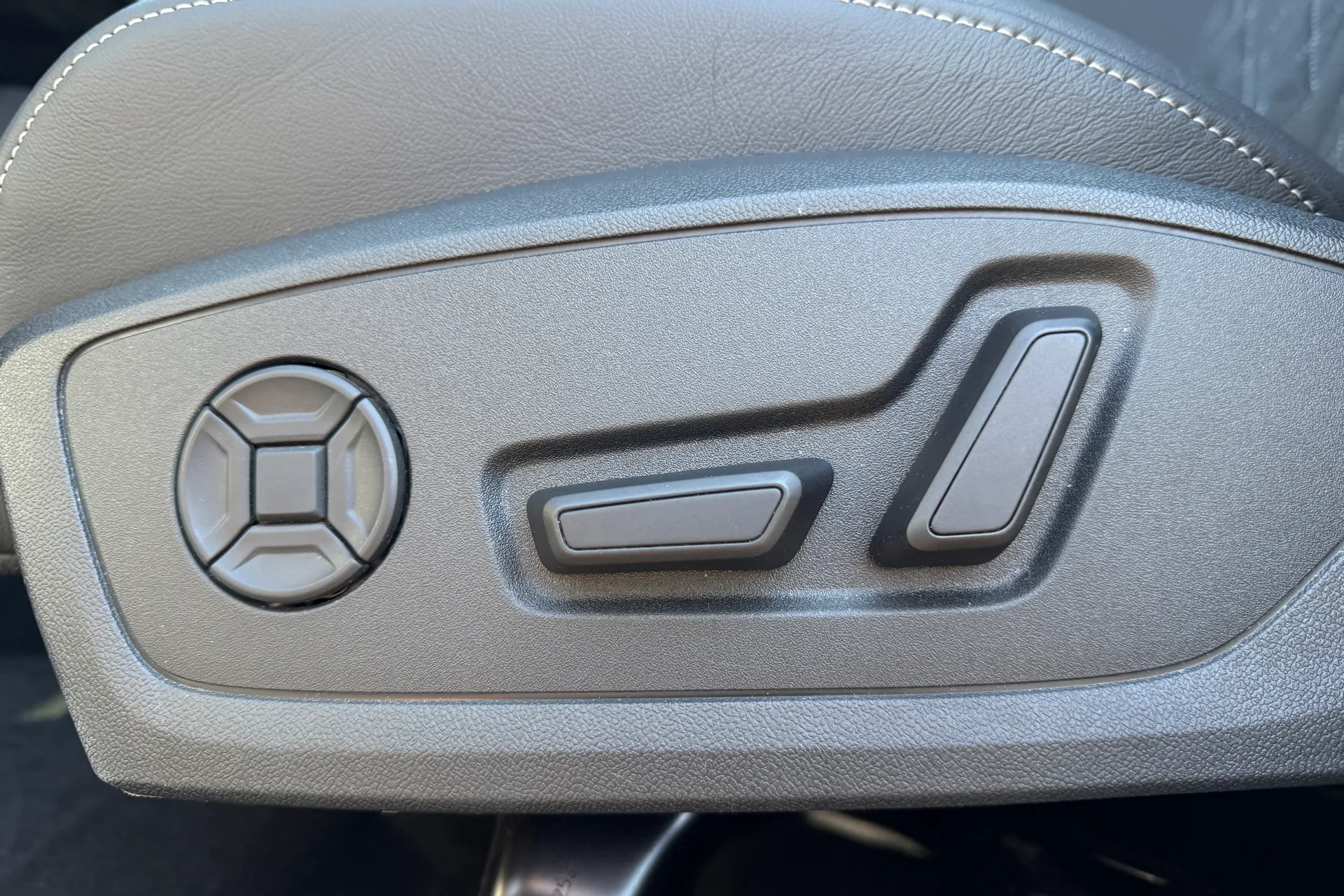 Audi Q4 thumbnail image number 24