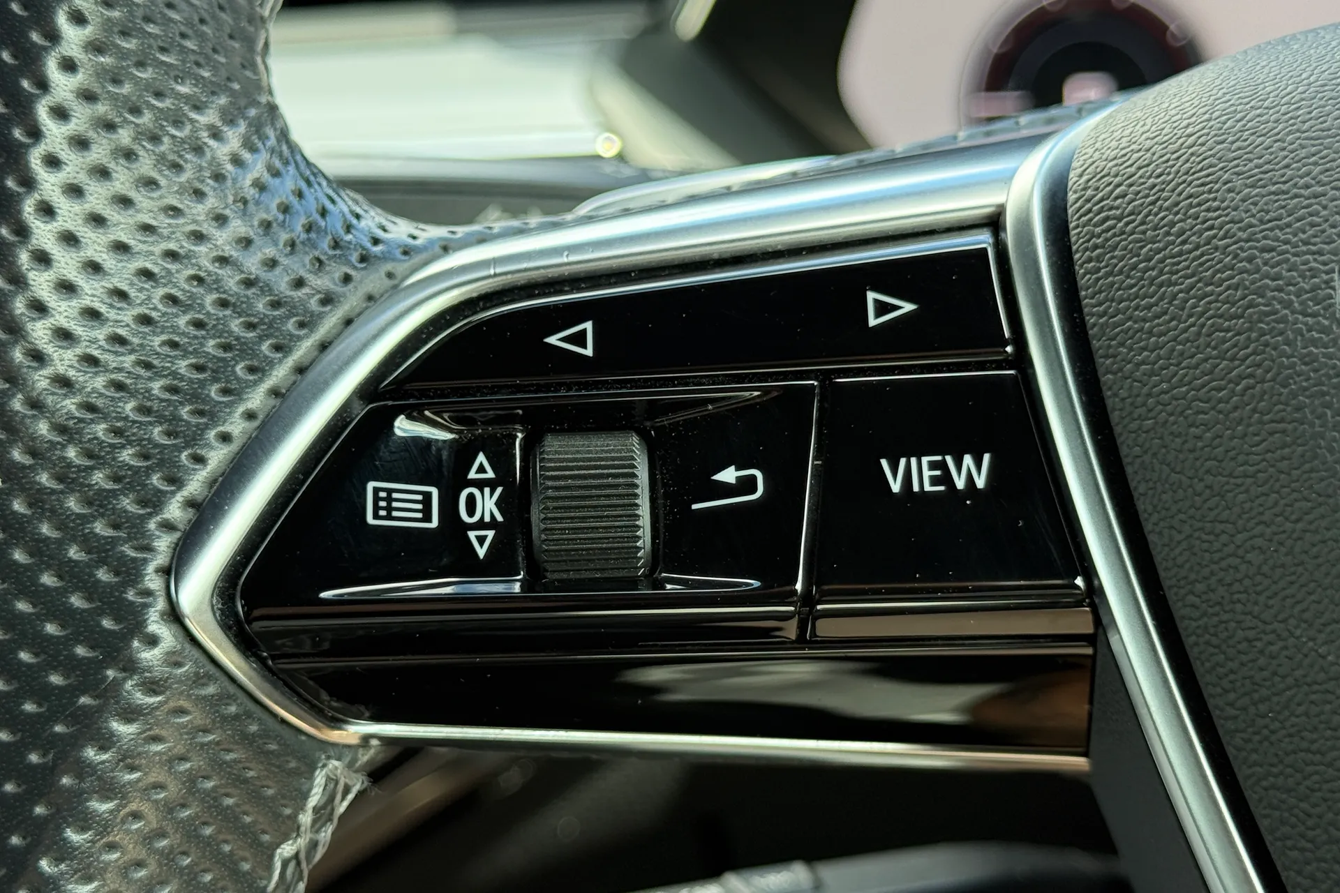 Audi e-tron thumbnail image number 26