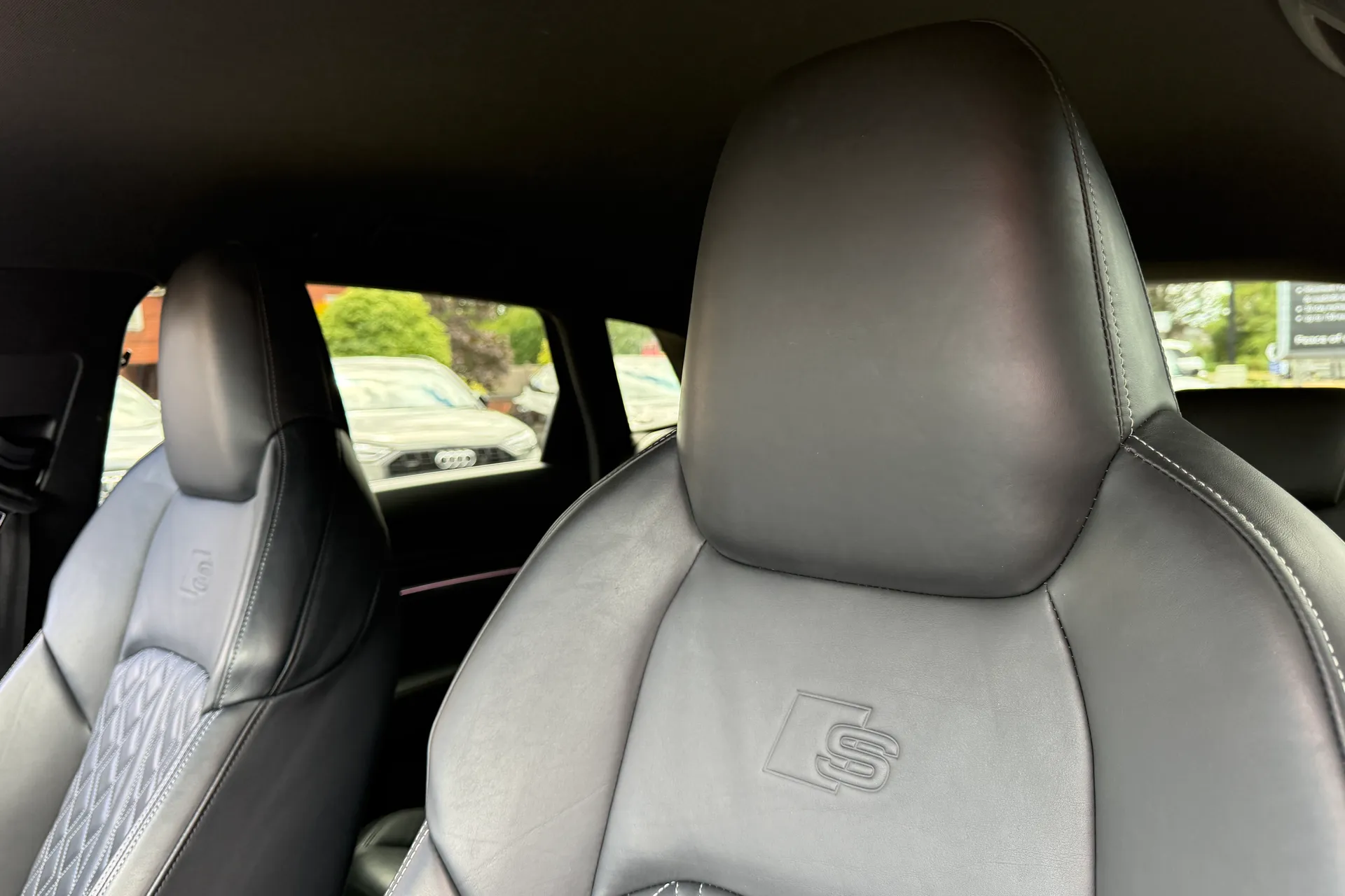 Audi e-tron thumbnail image number 36