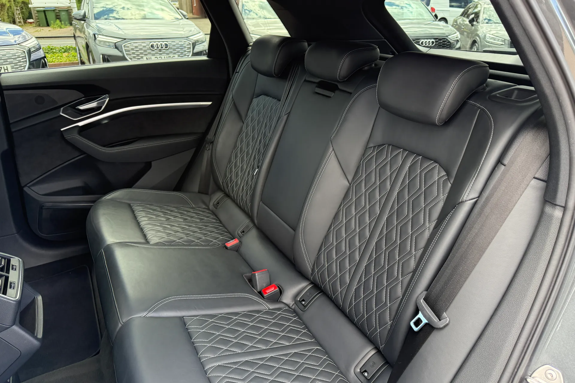 Audi e-tron thumbnail image number 47