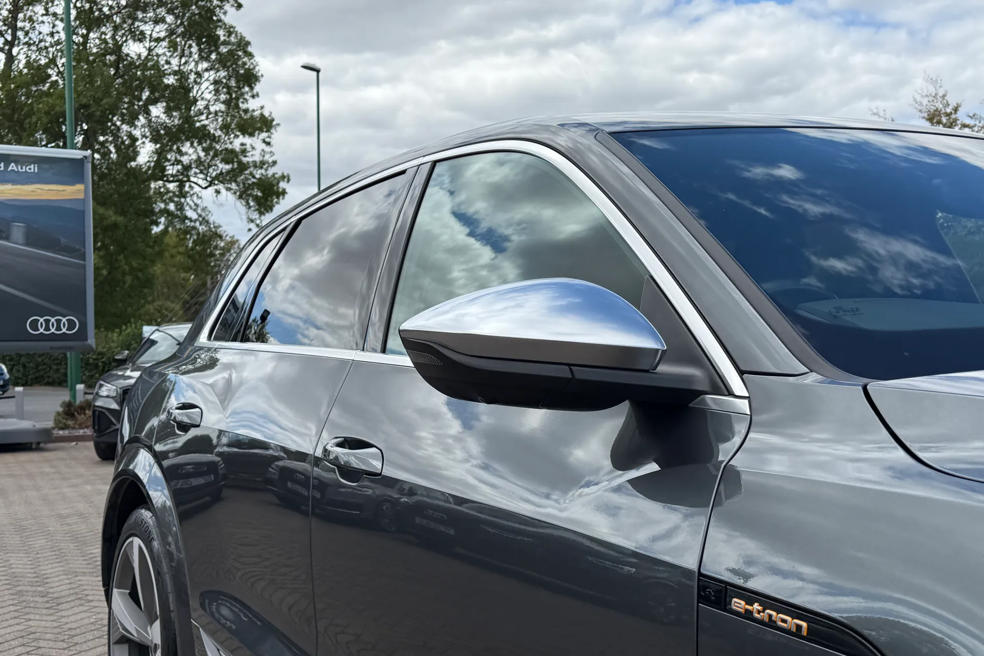 Audi e-tron thumbnail image number 54