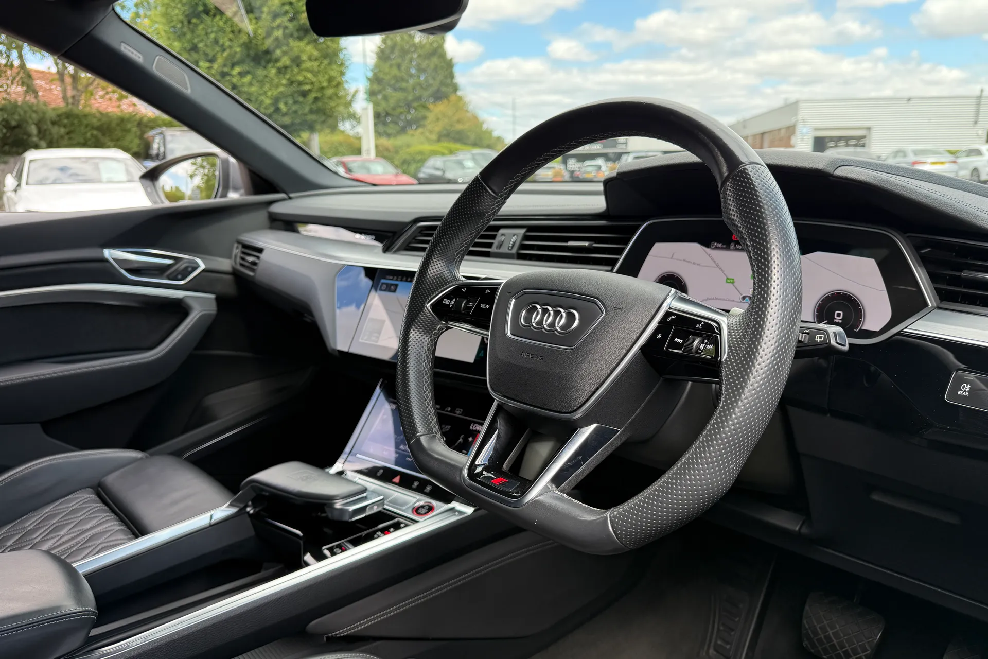 Audi e-tron thumbnail image number 33