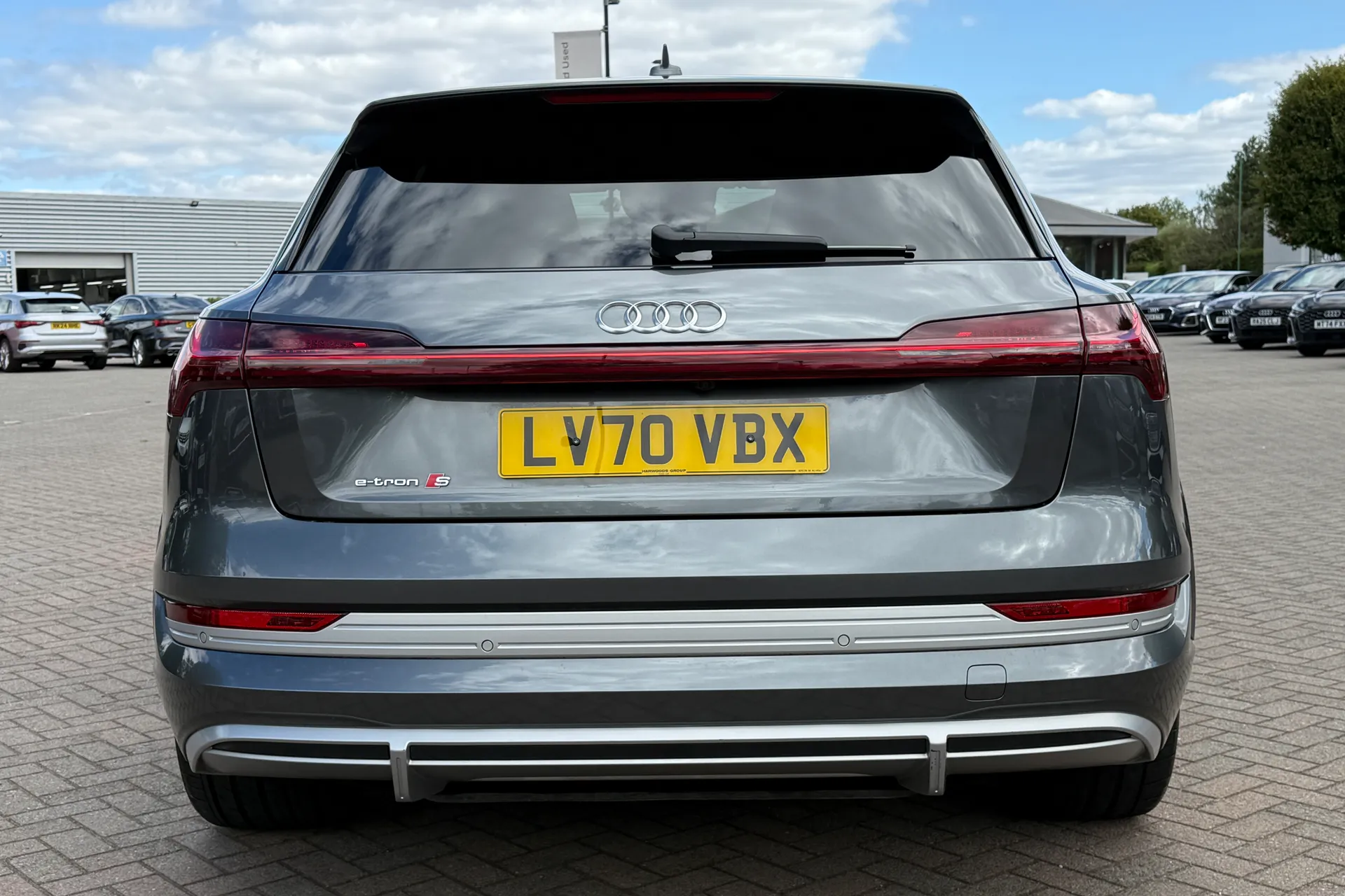 Audi e-tron thumbnail image number 38