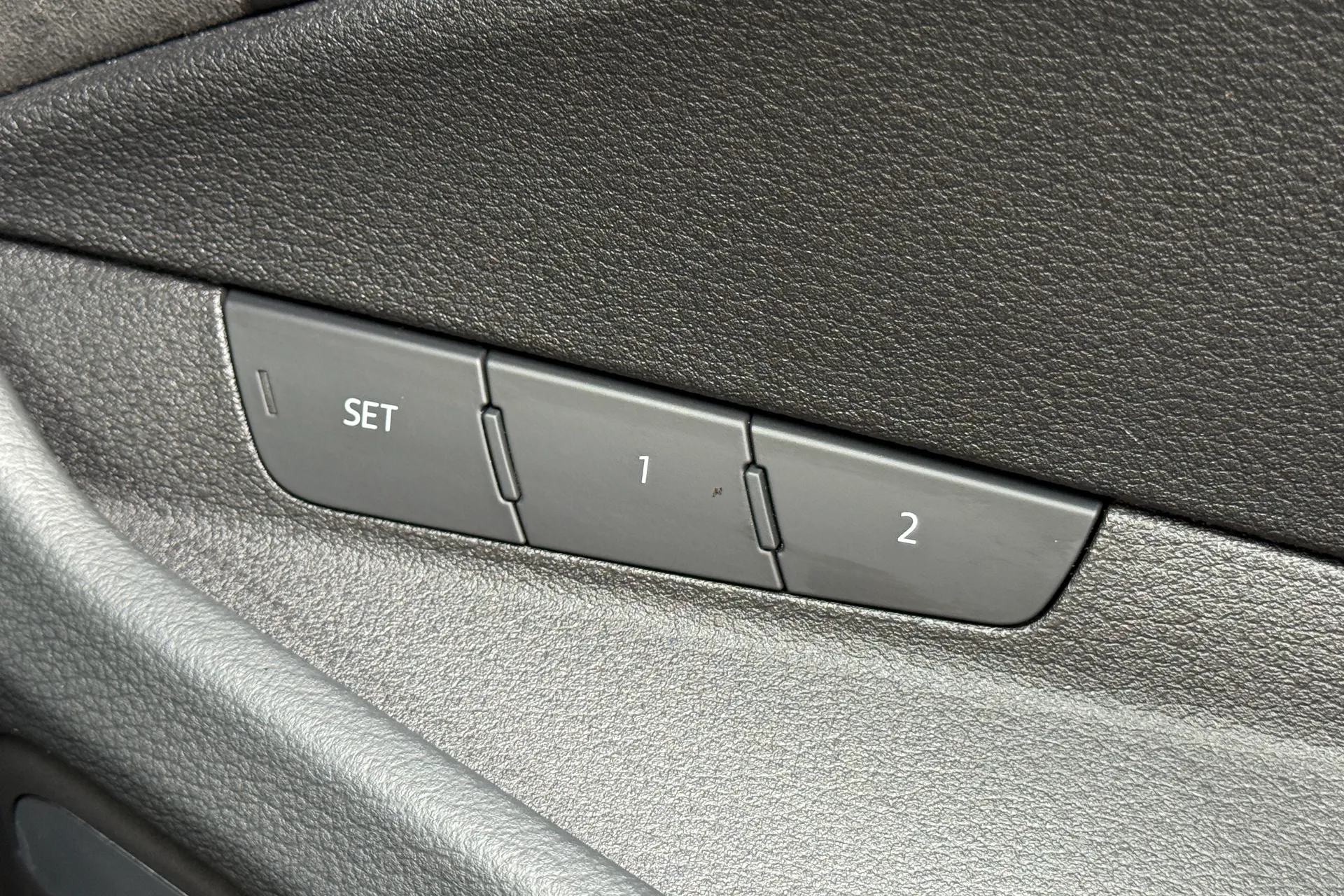 Audi e-tron thumbnail image number 20