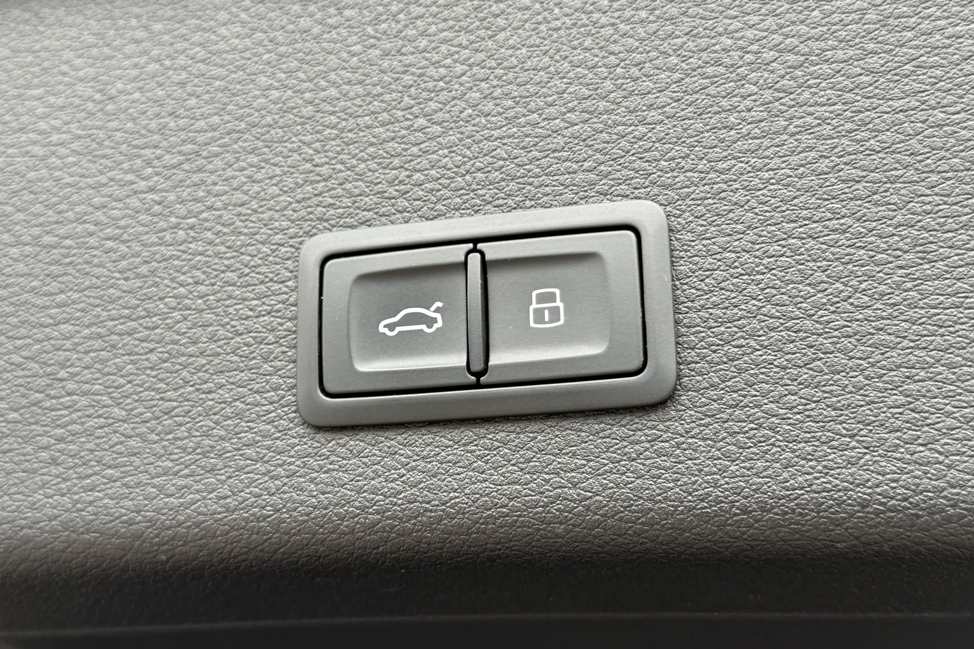 Audi e-tron thumbnail image number 42