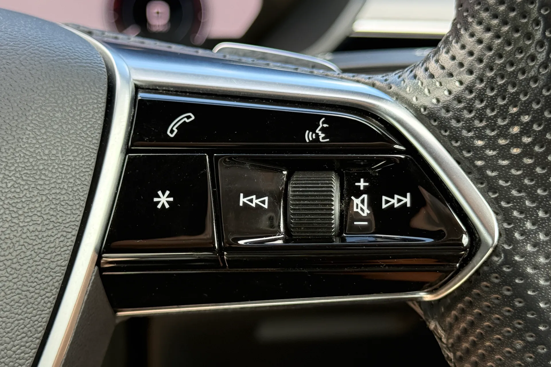Audi e-tron thumbnail image number 27